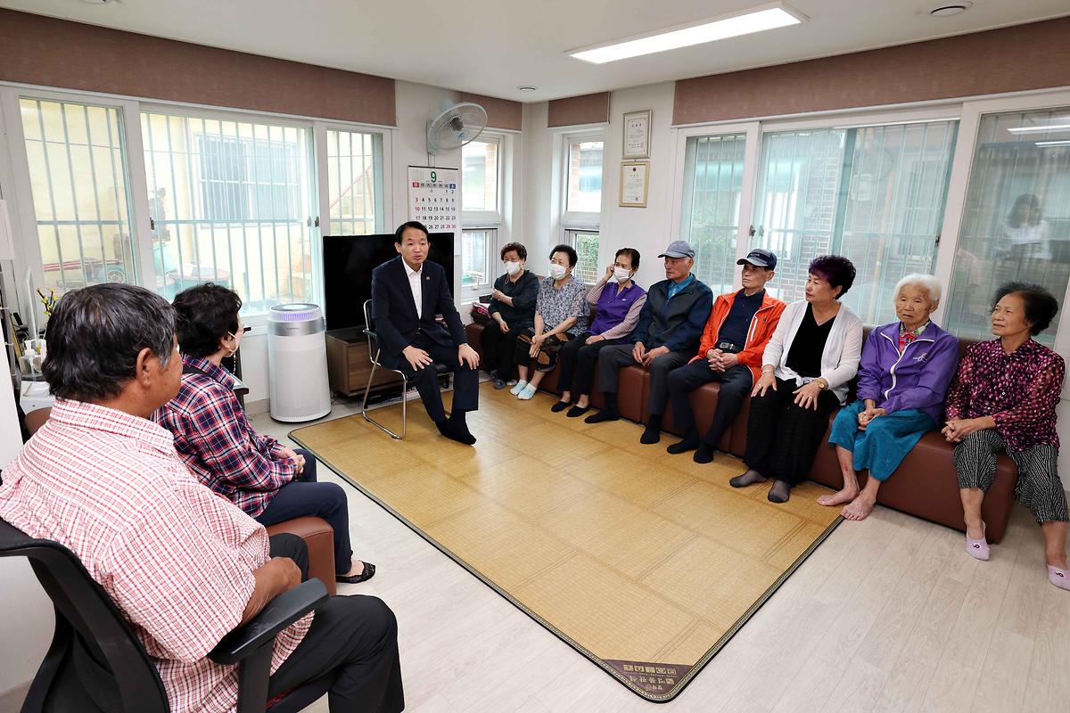 추석맞이 경로당 방문 사진