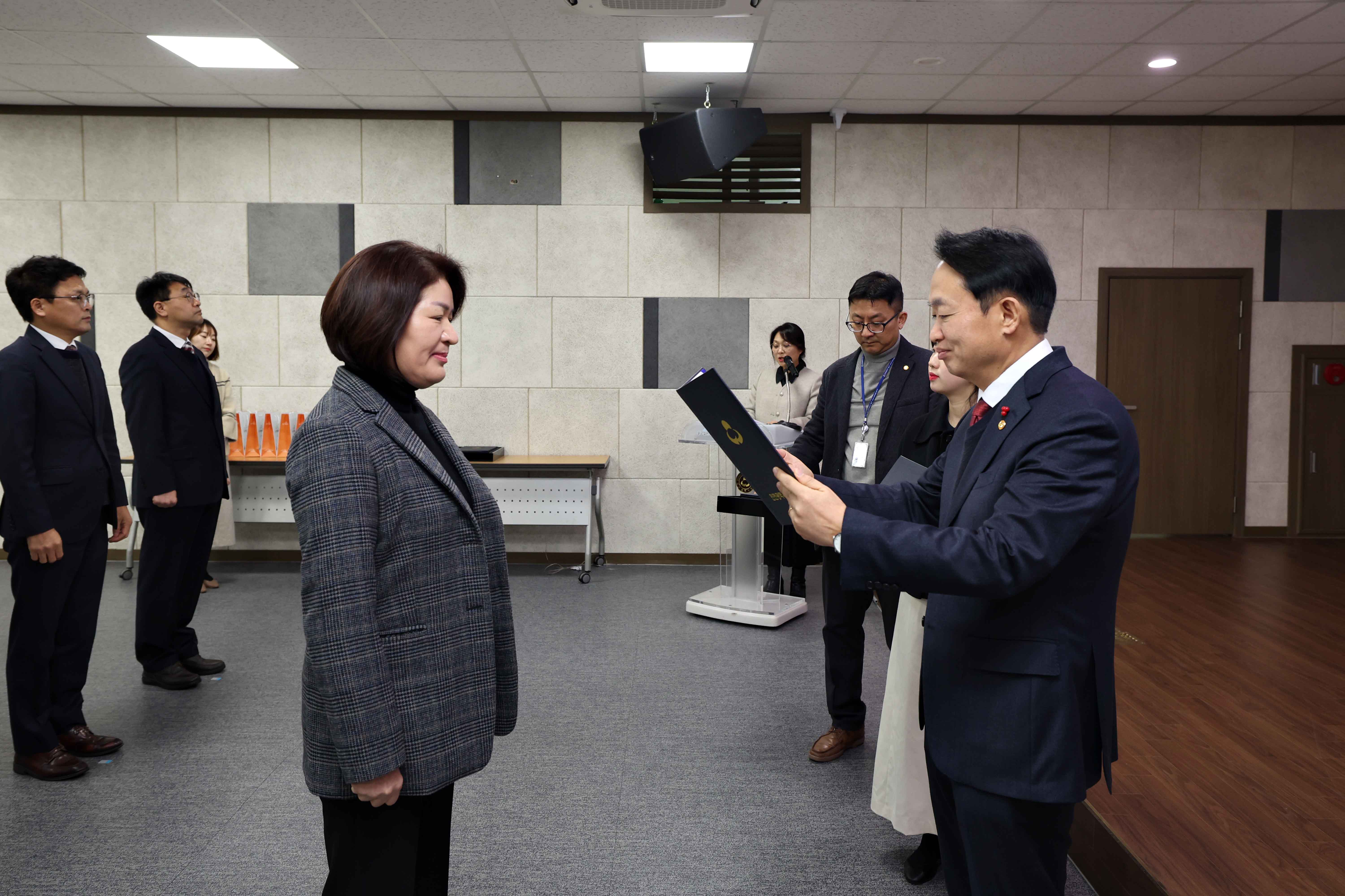 20240105_임용장_수여식7.jpg 이미지