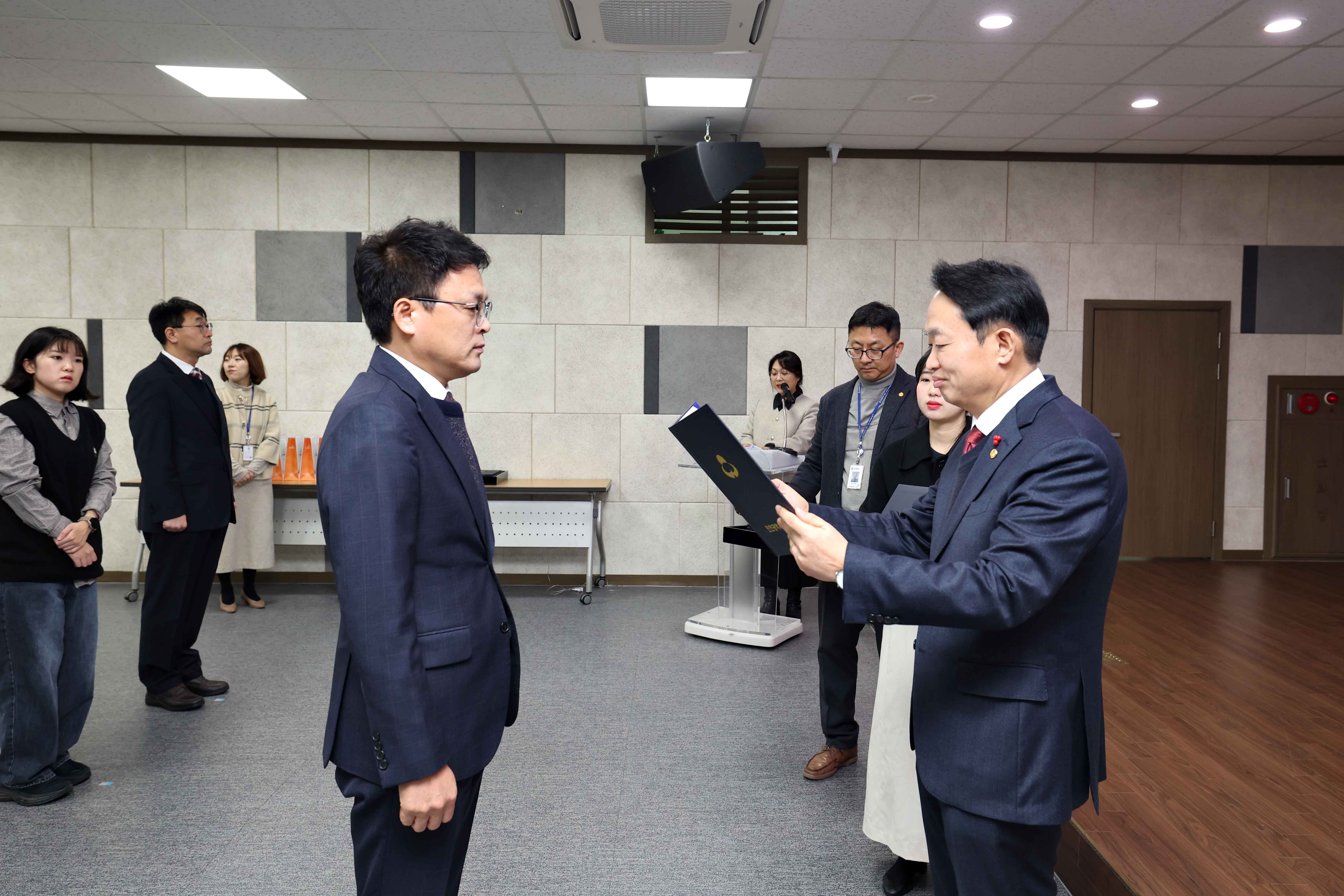 20240105_임용장_수여식8.jpg 이미지