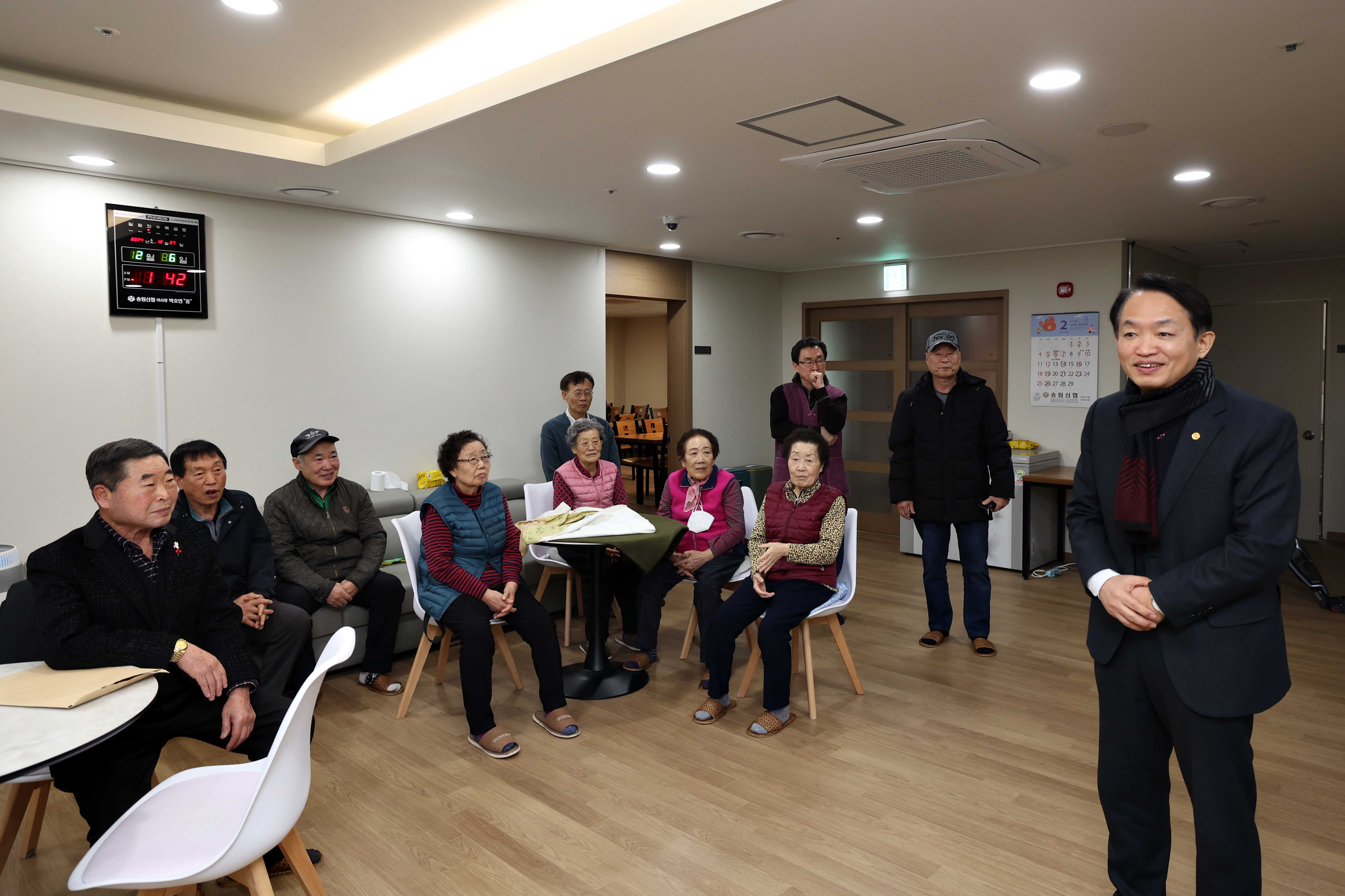 20240206_설맞이_경로당_방문11.jpg 이미지