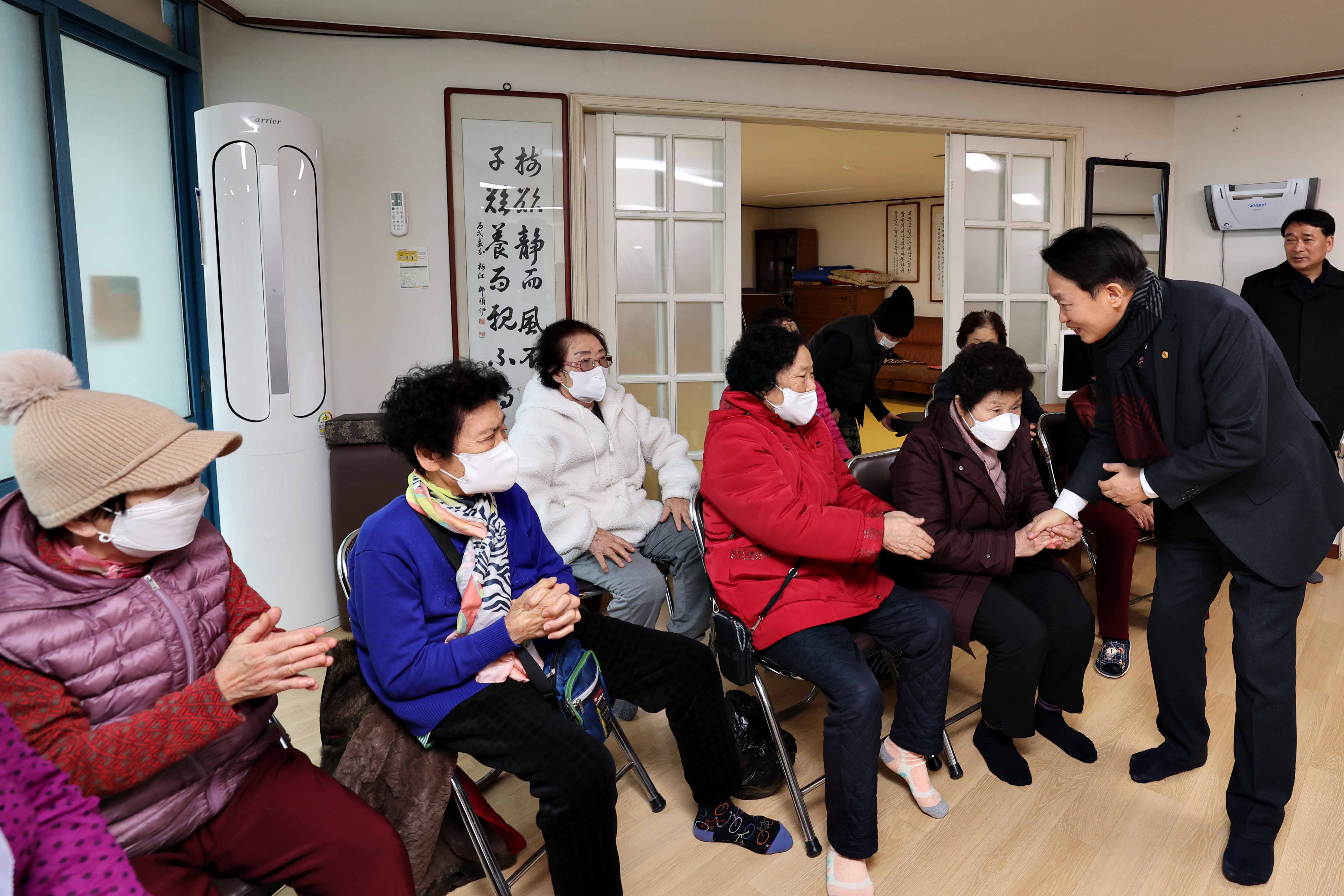 20240206_설맞이_경로당_방문13.jpg 이미지