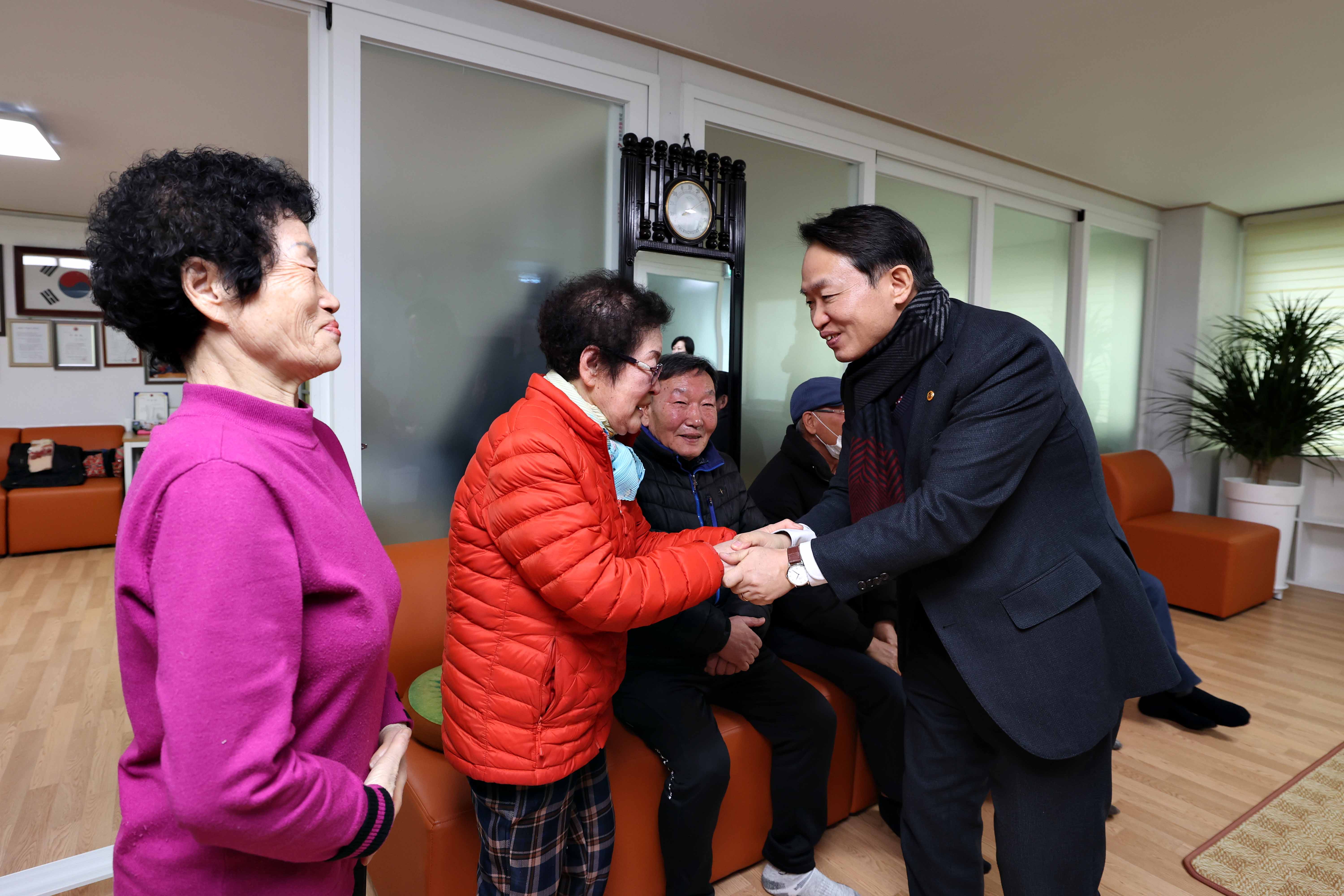 20240206_설맞이_경로당_방문5.jpg 이미지