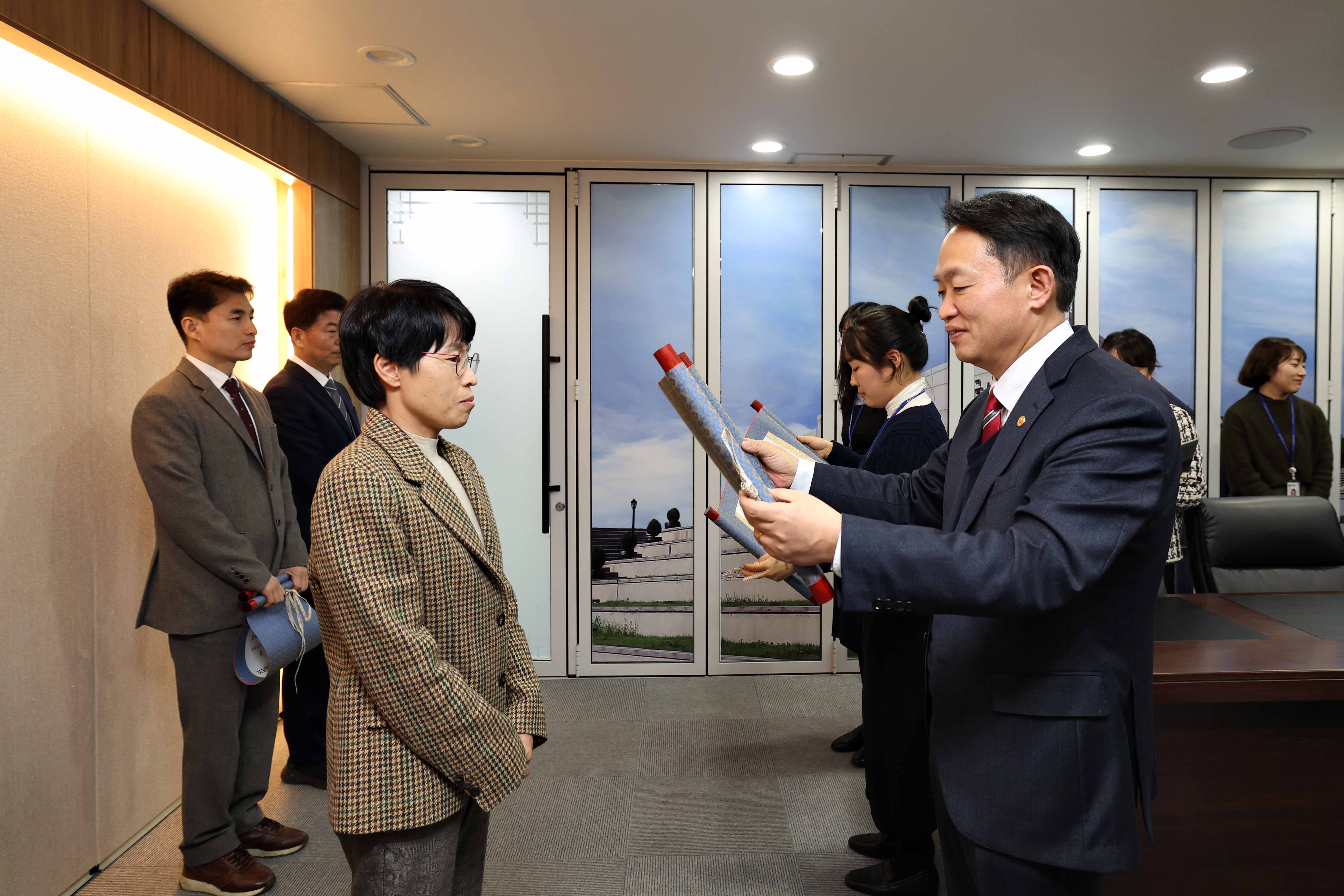 20240216_임용장_수여식4.jpg 이미지