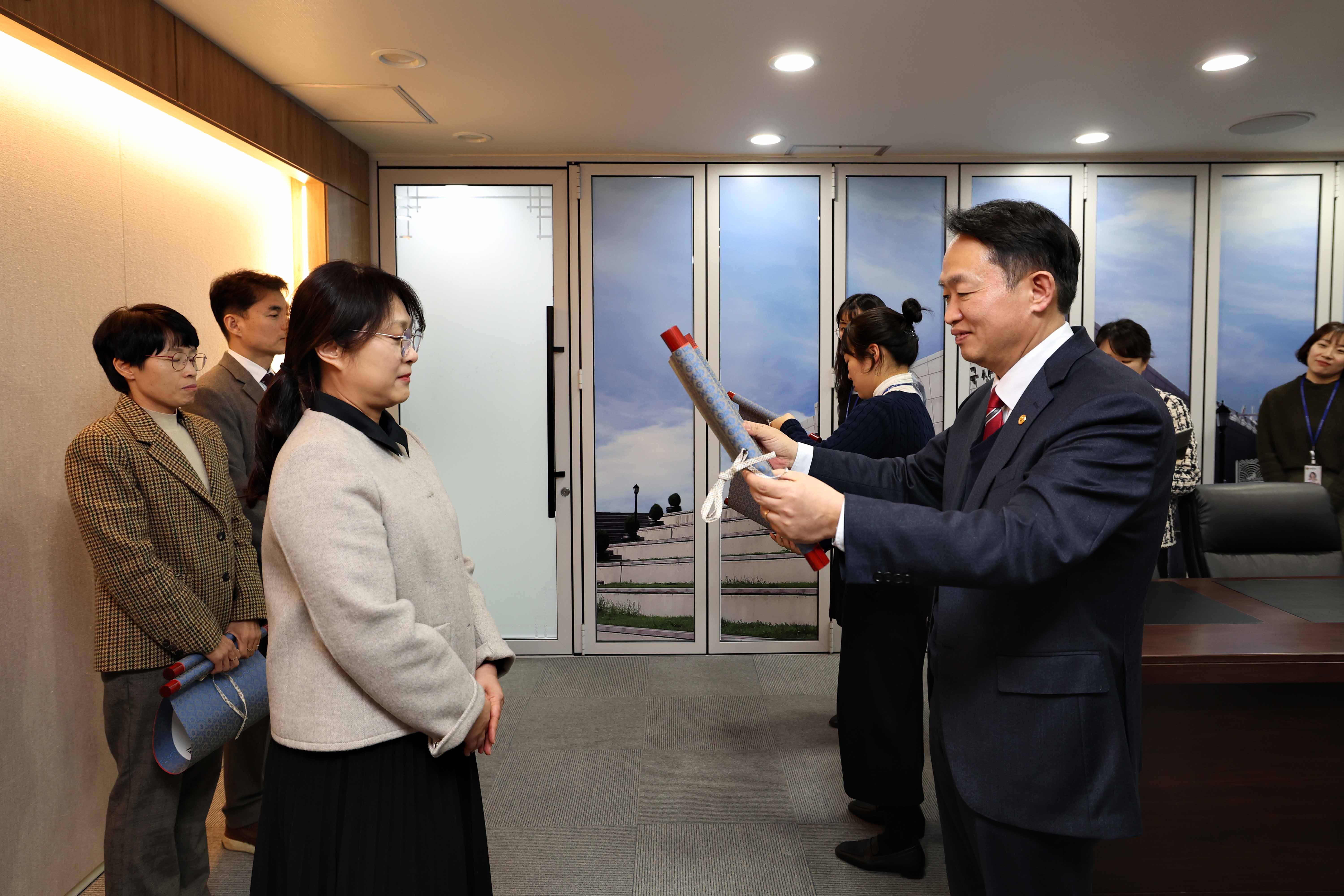20240216_임용장_수여식5.jpg 이미지