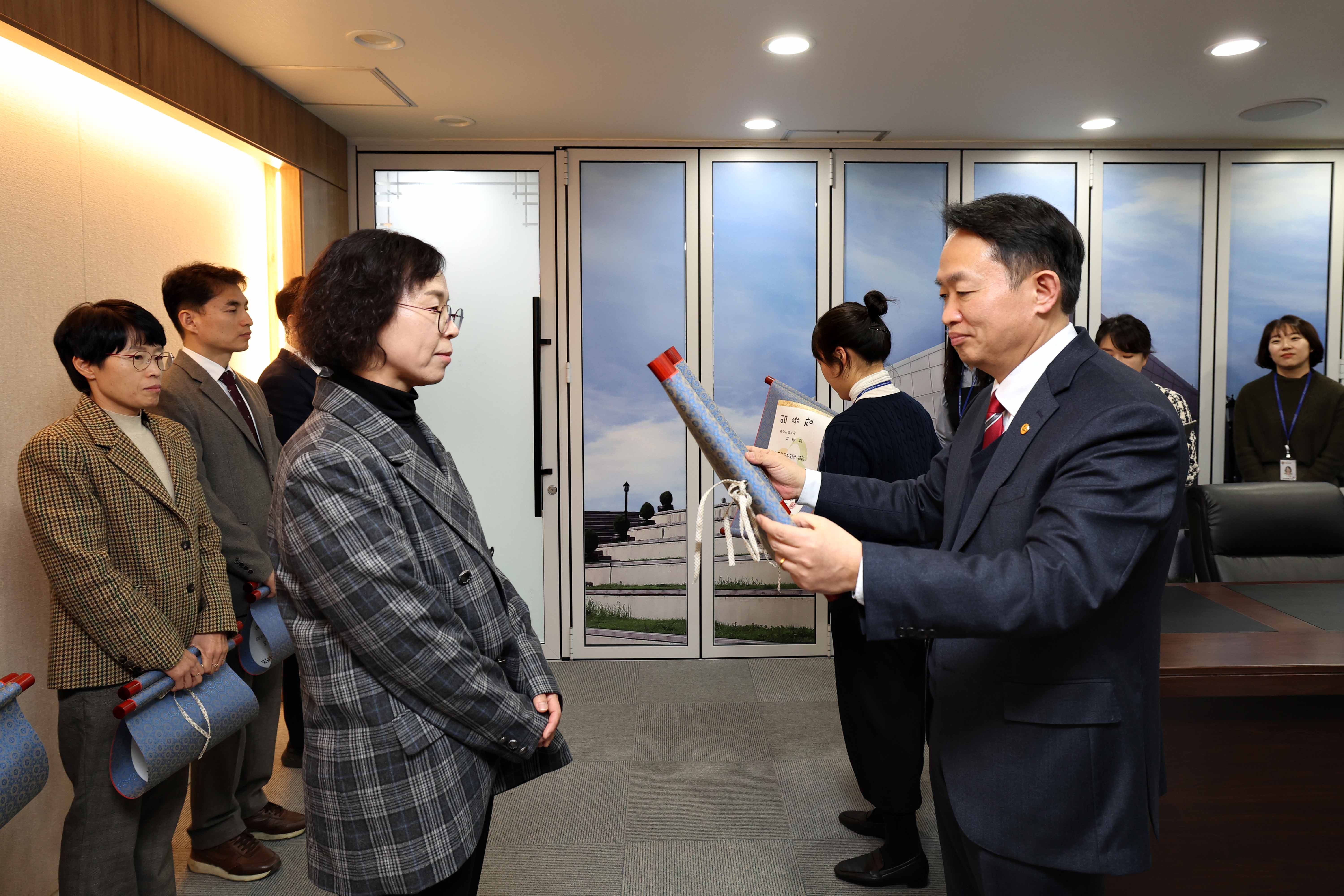 20240216_임용장_수여식7.jpg 이미지