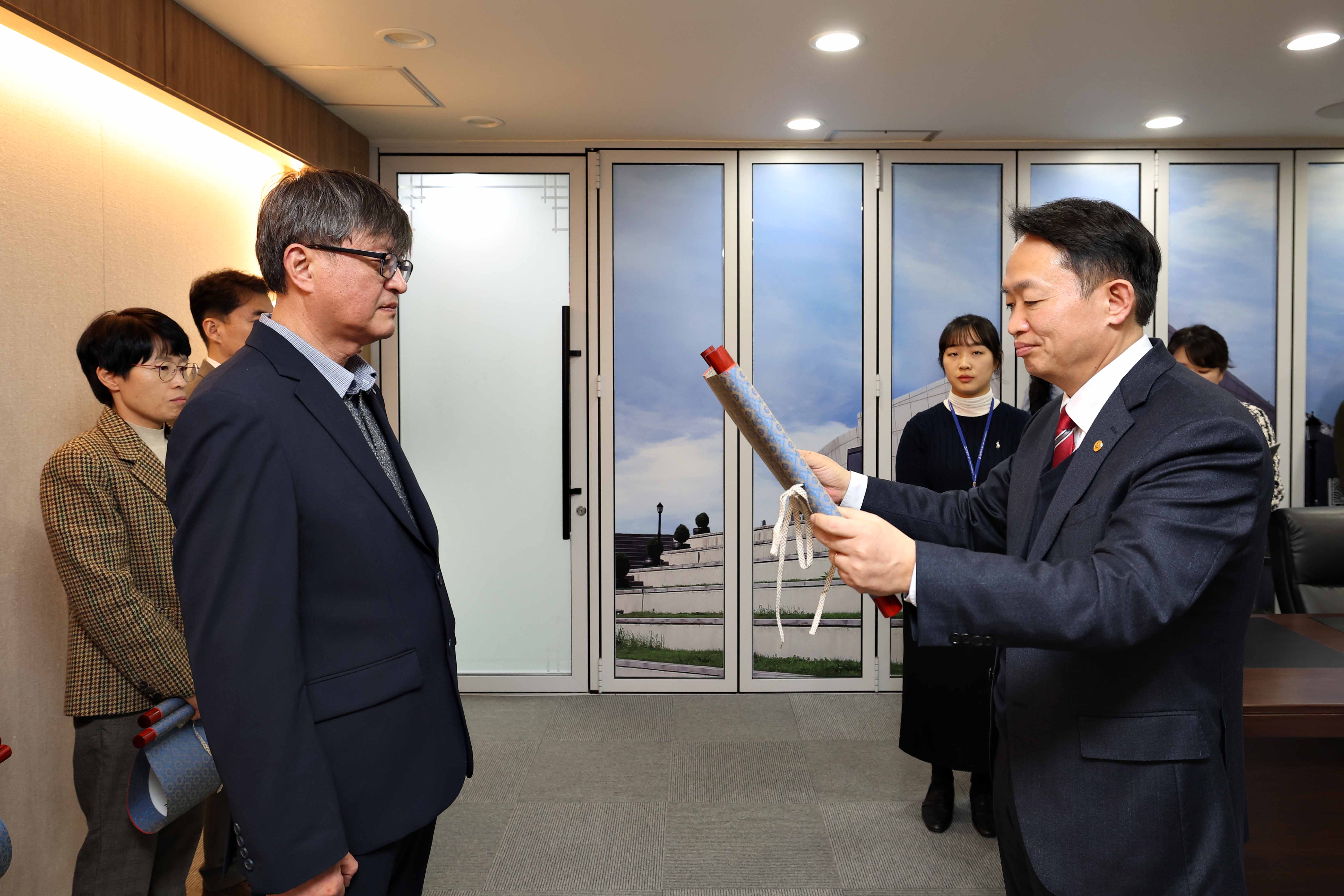 20240216_임용장_수여식8.jpg 이미지