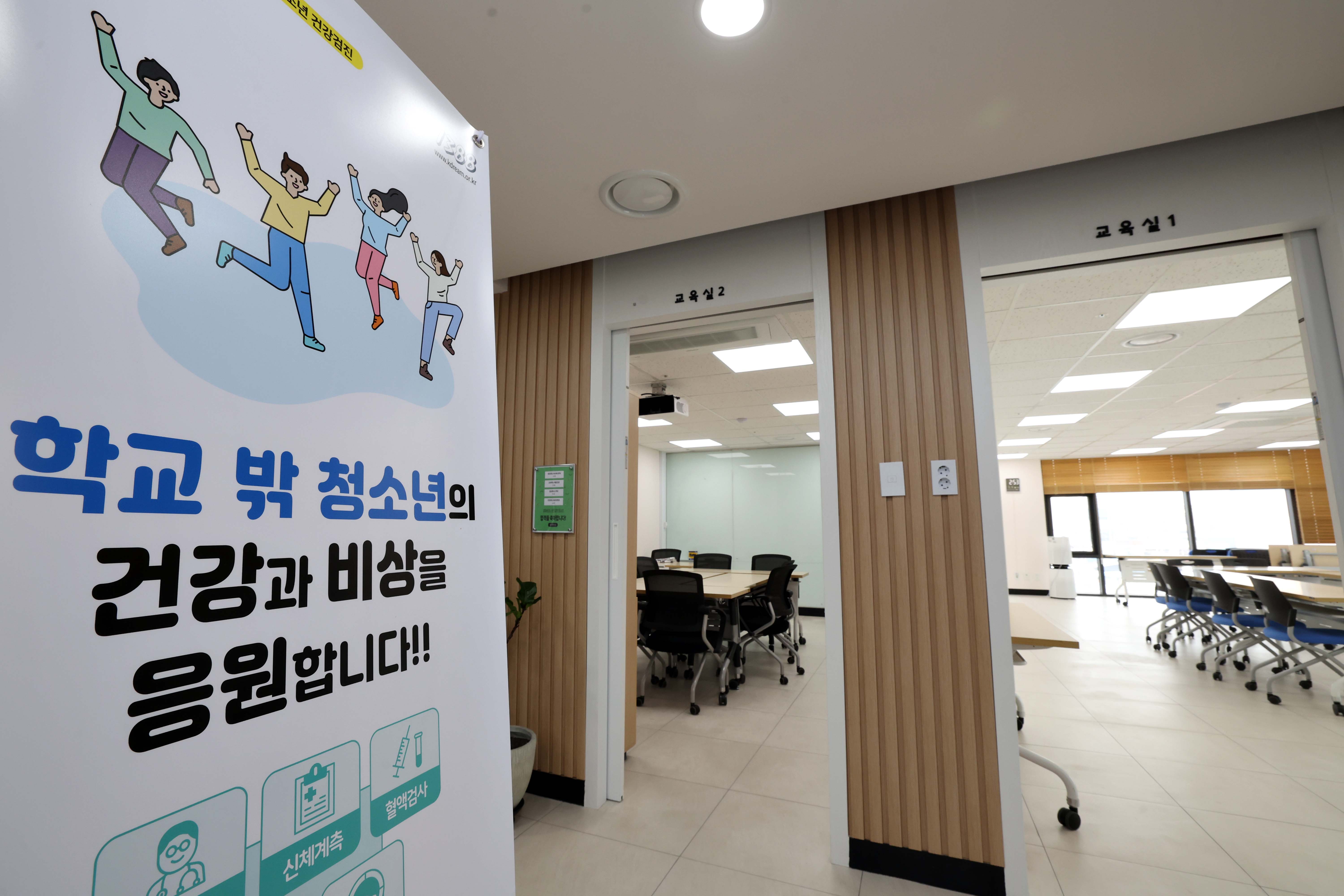 20240307_동구학교밖청소년지원센터_스케치4.jpg 이미지
