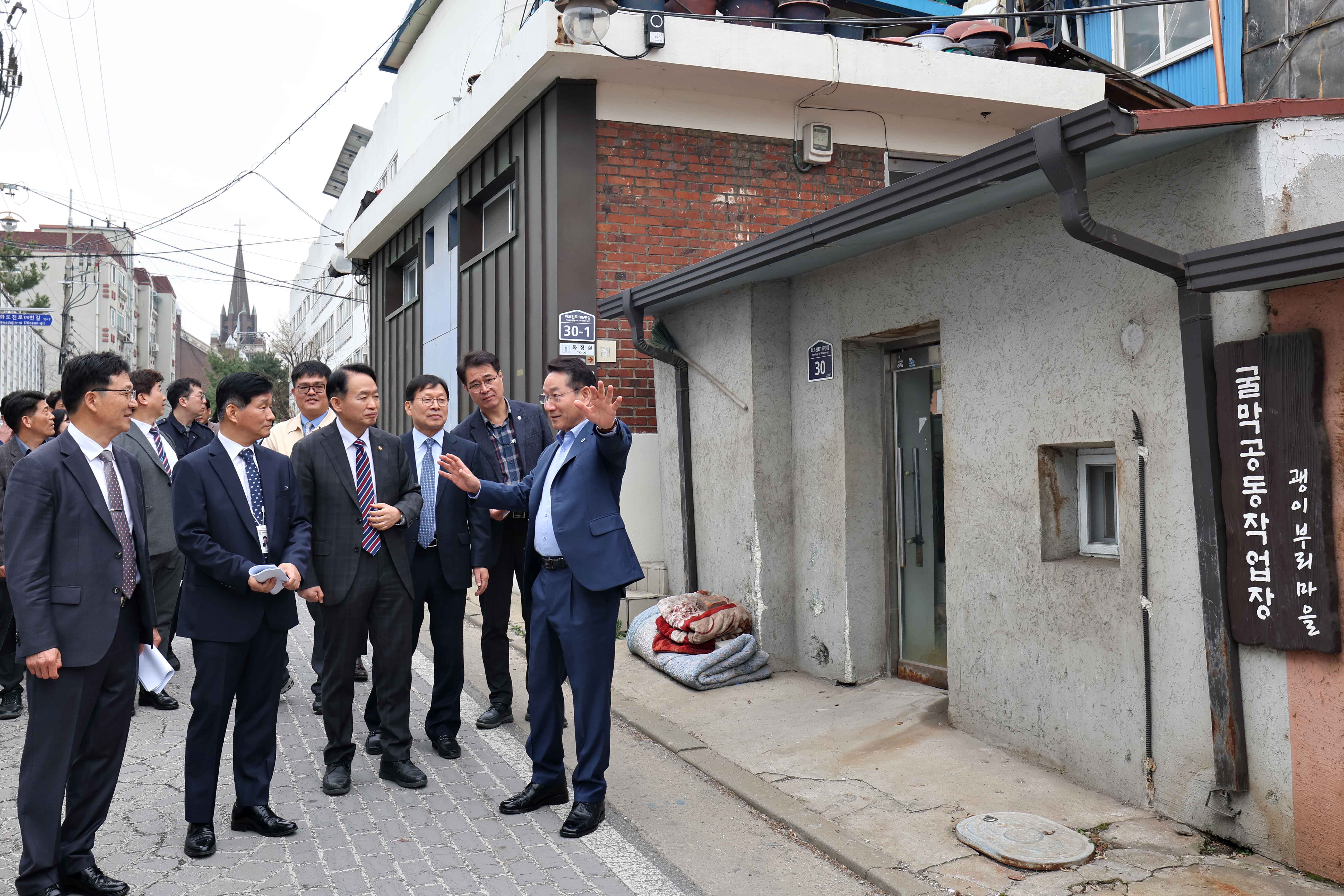 20240403_괭이부리마을_주거취약지역_개선사업_업무협약_체결12.jpg 이미지