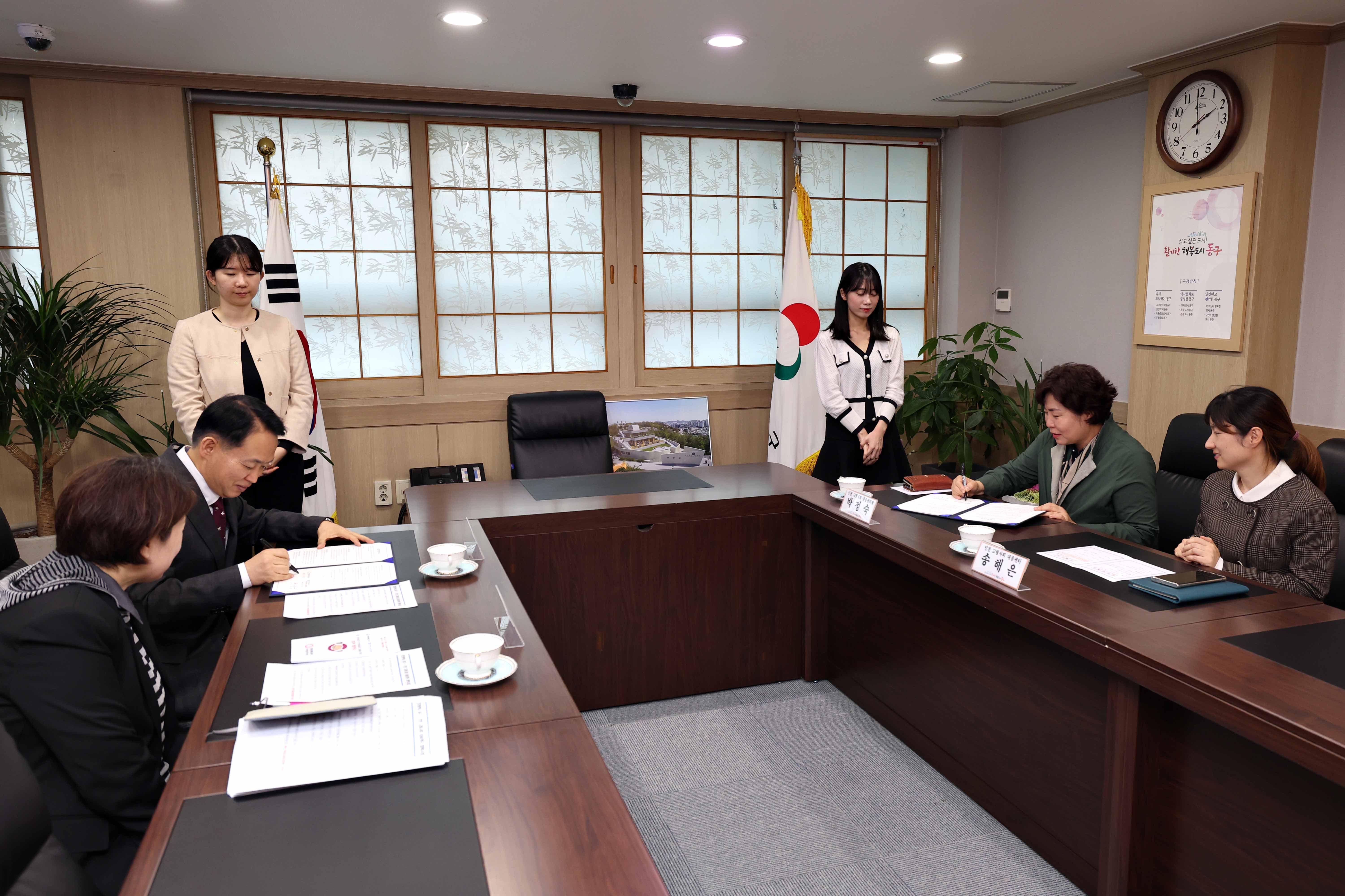 20240415_중장년층의_인생재설계_지원을_위한_업무협약4.jpg 이미지