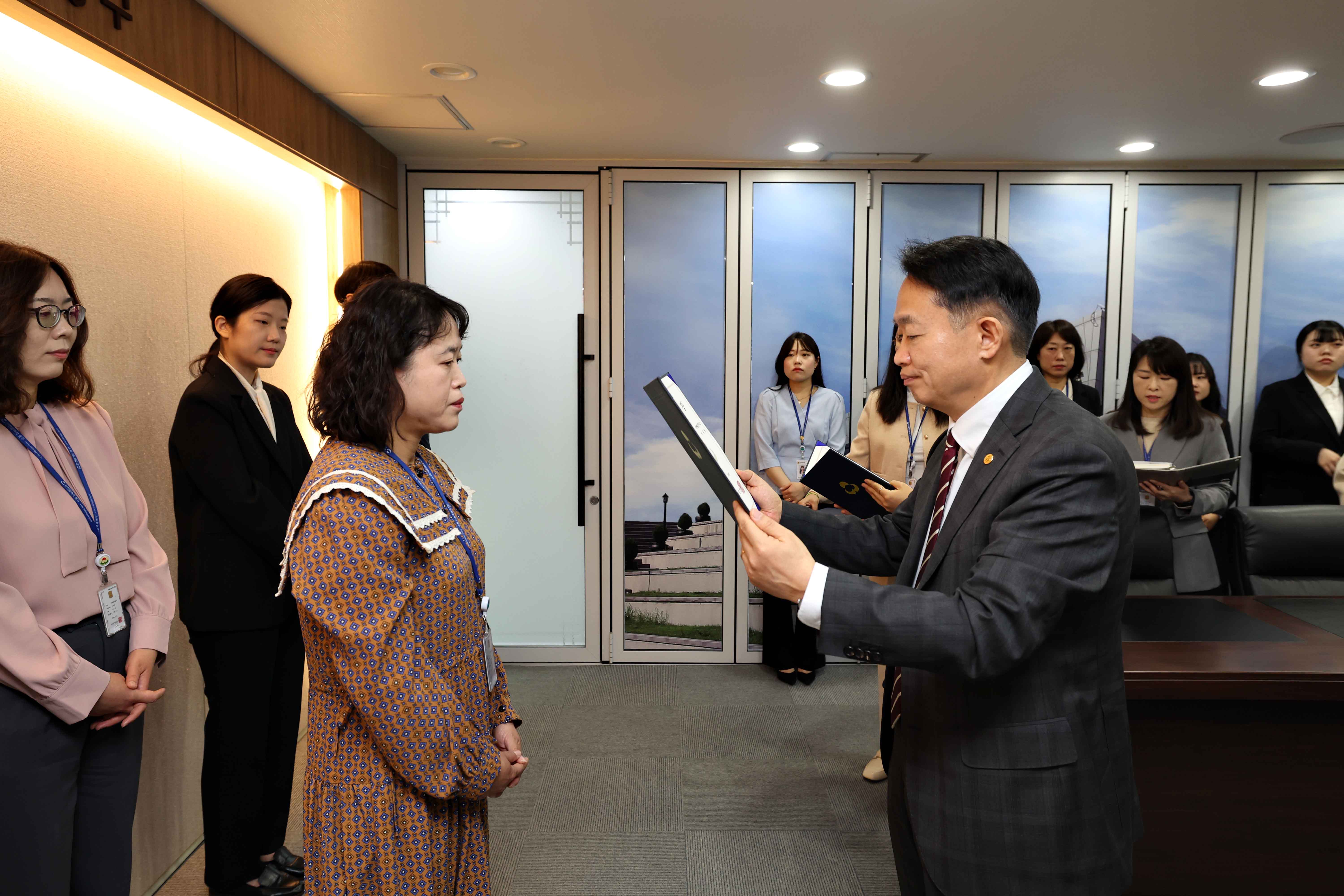 20240416_임용장_수여식4.jpg 이미지