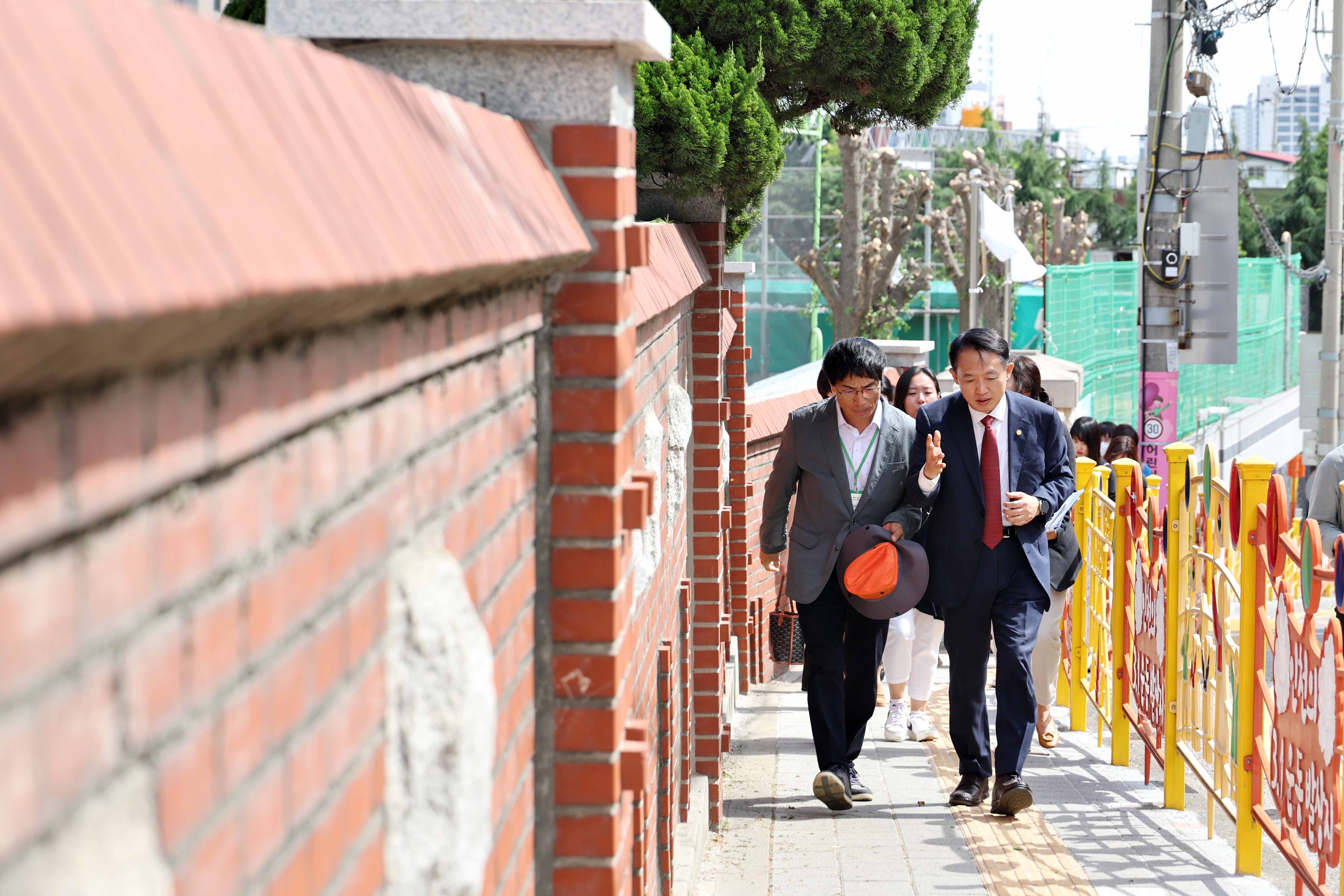 20240527_어린이_통학로_민관합동_현장점검_및_간담회_송림초_창영초17.jpg 이미지