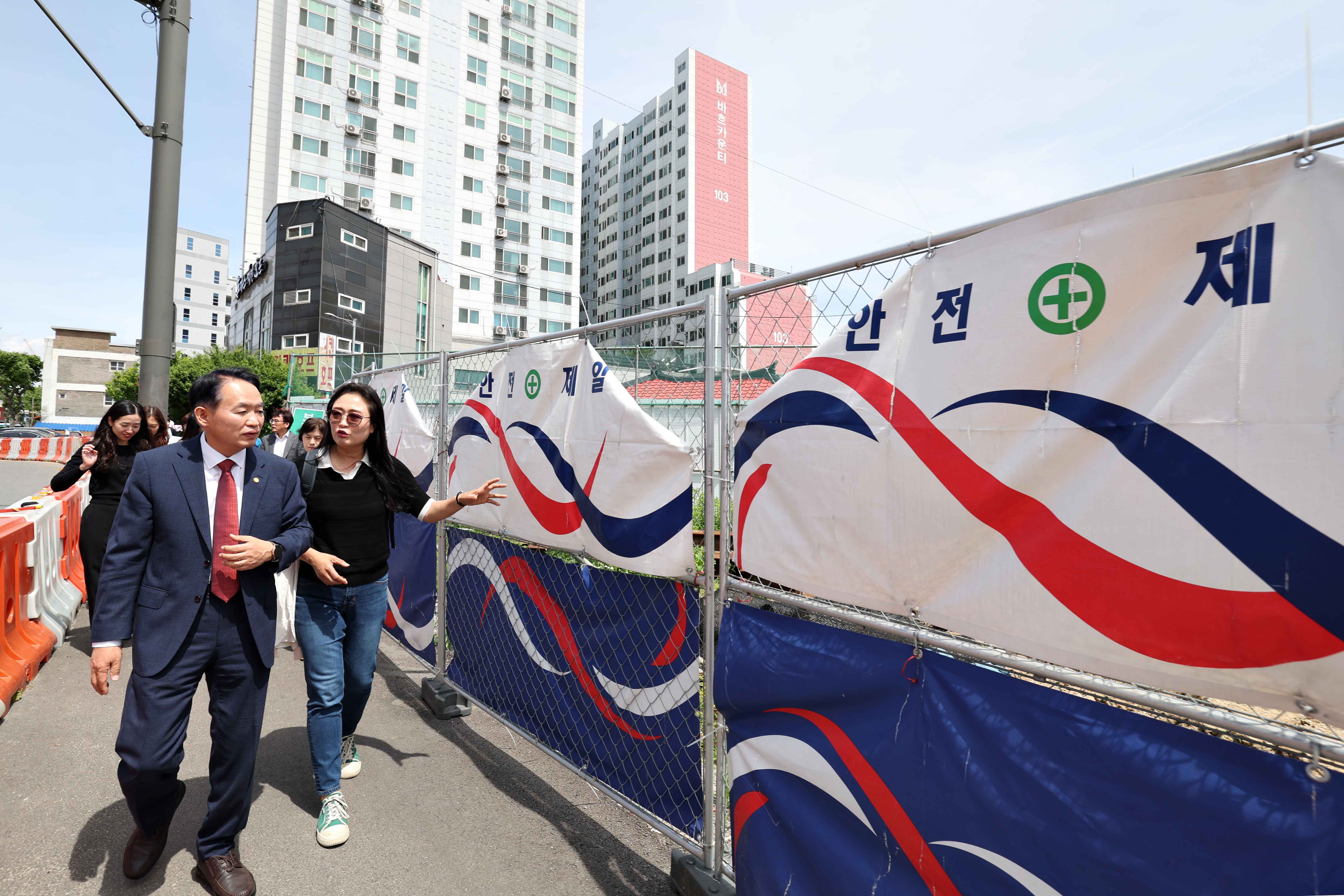 20240527_어린이_통학로_민관합동_현장점검_및_간담회_송림초_창영초8.jpg 이미지