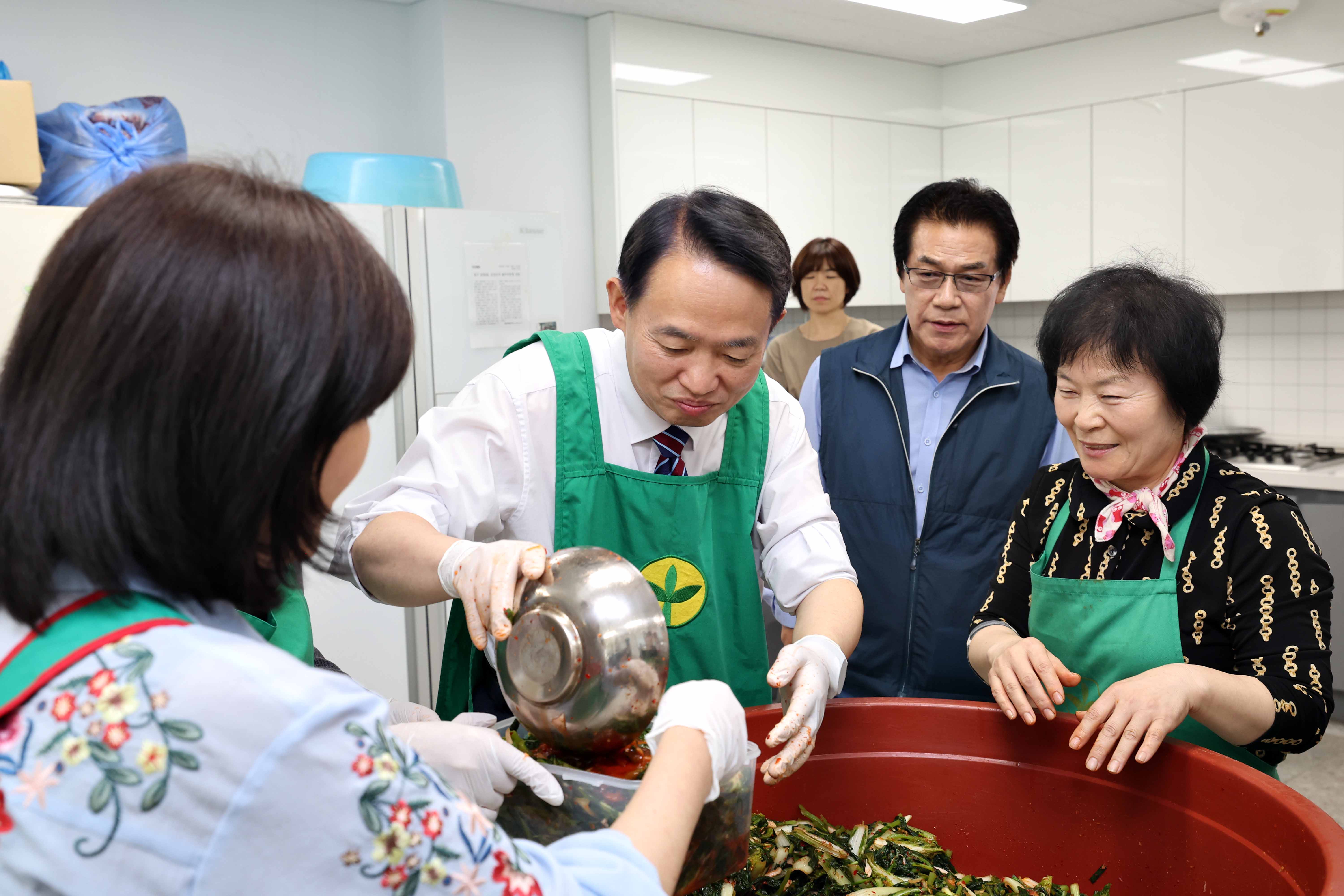 20240529_송림4동_열무김치_나눔행사3.jpg 이미지