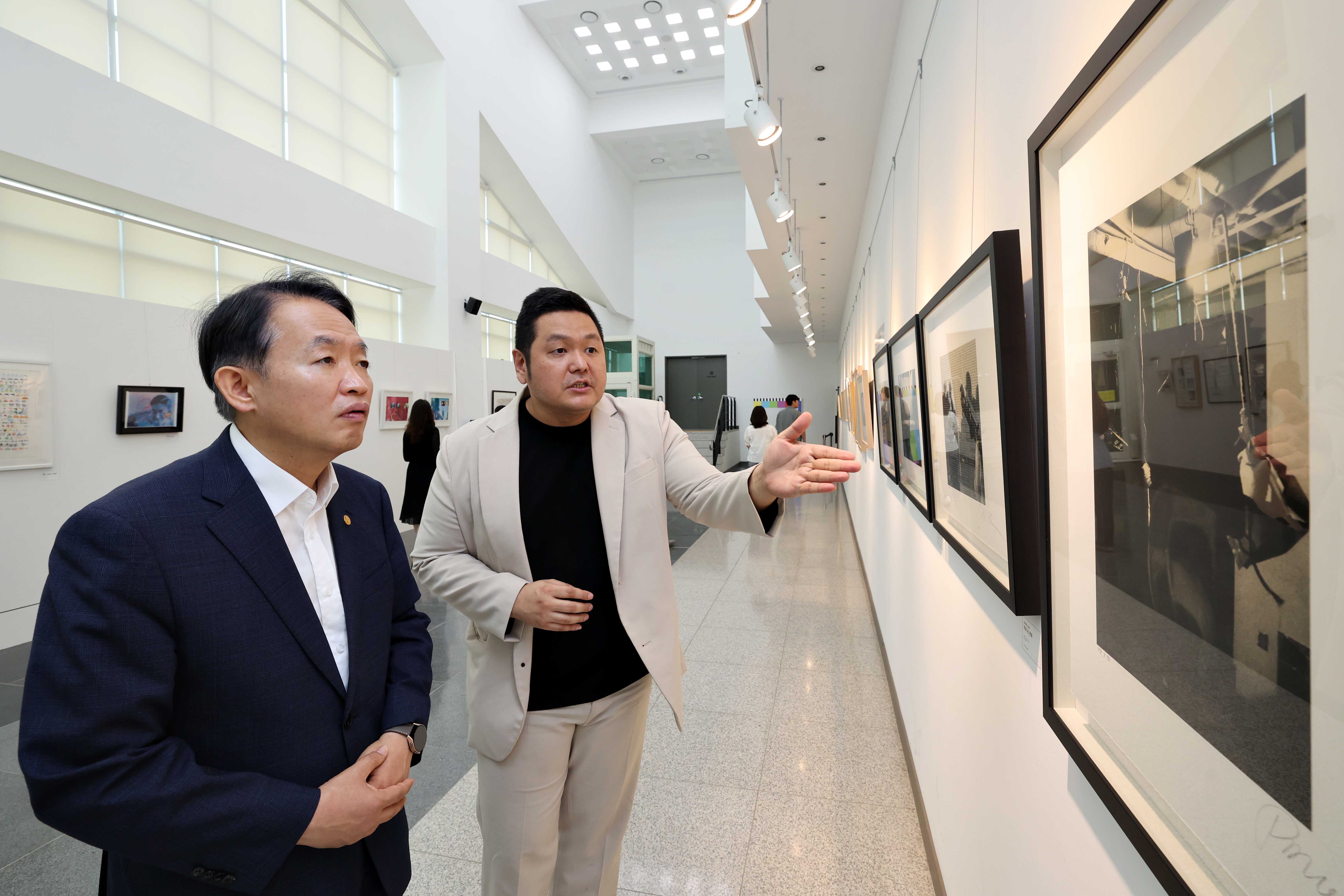 20240613_동구문화체육센터_개관_3주년_기념_백남준_판화전2.jpg 이미지