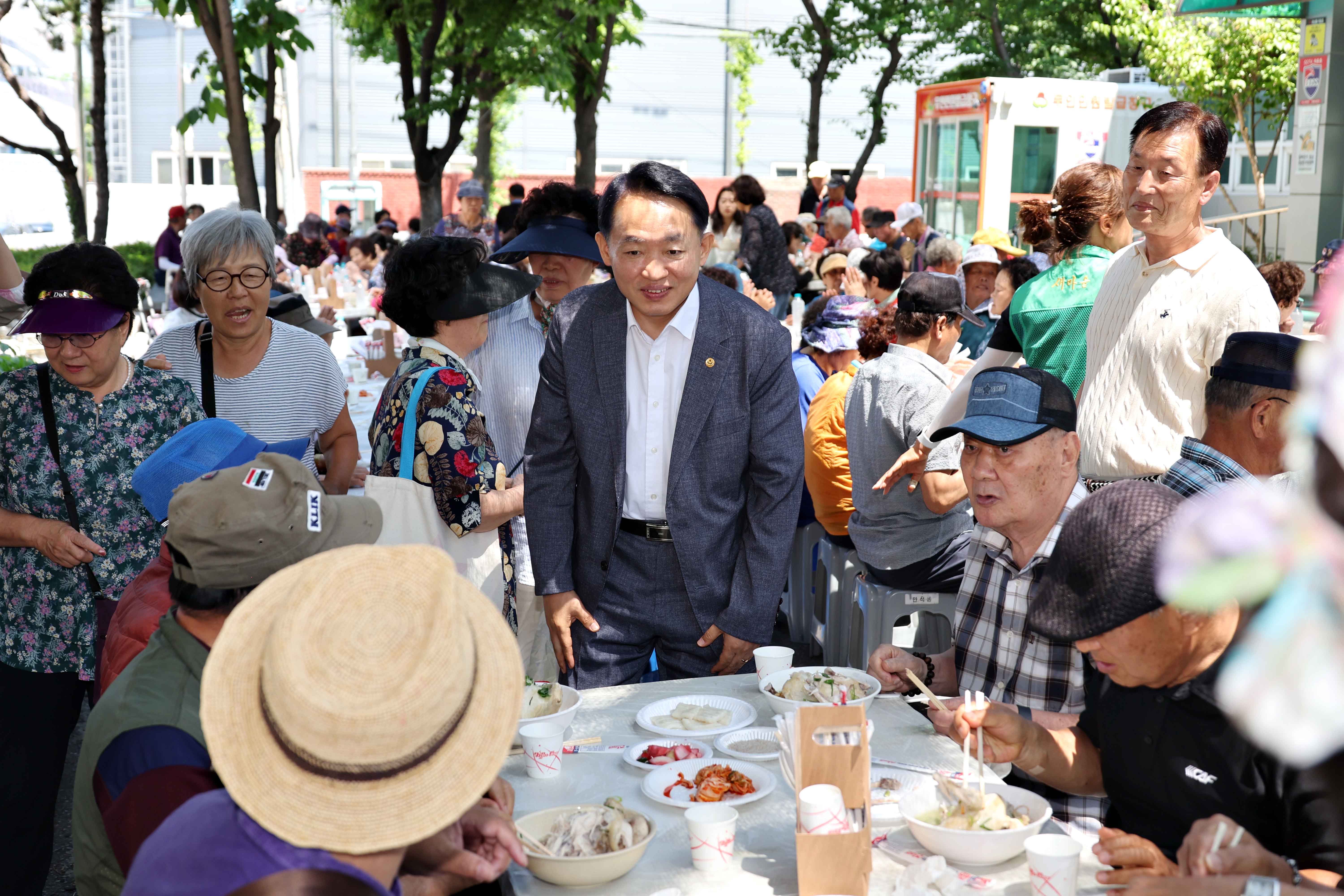 20240618_만석동_사랑의_삼계탕_나눔_행사4.jpg 이미지