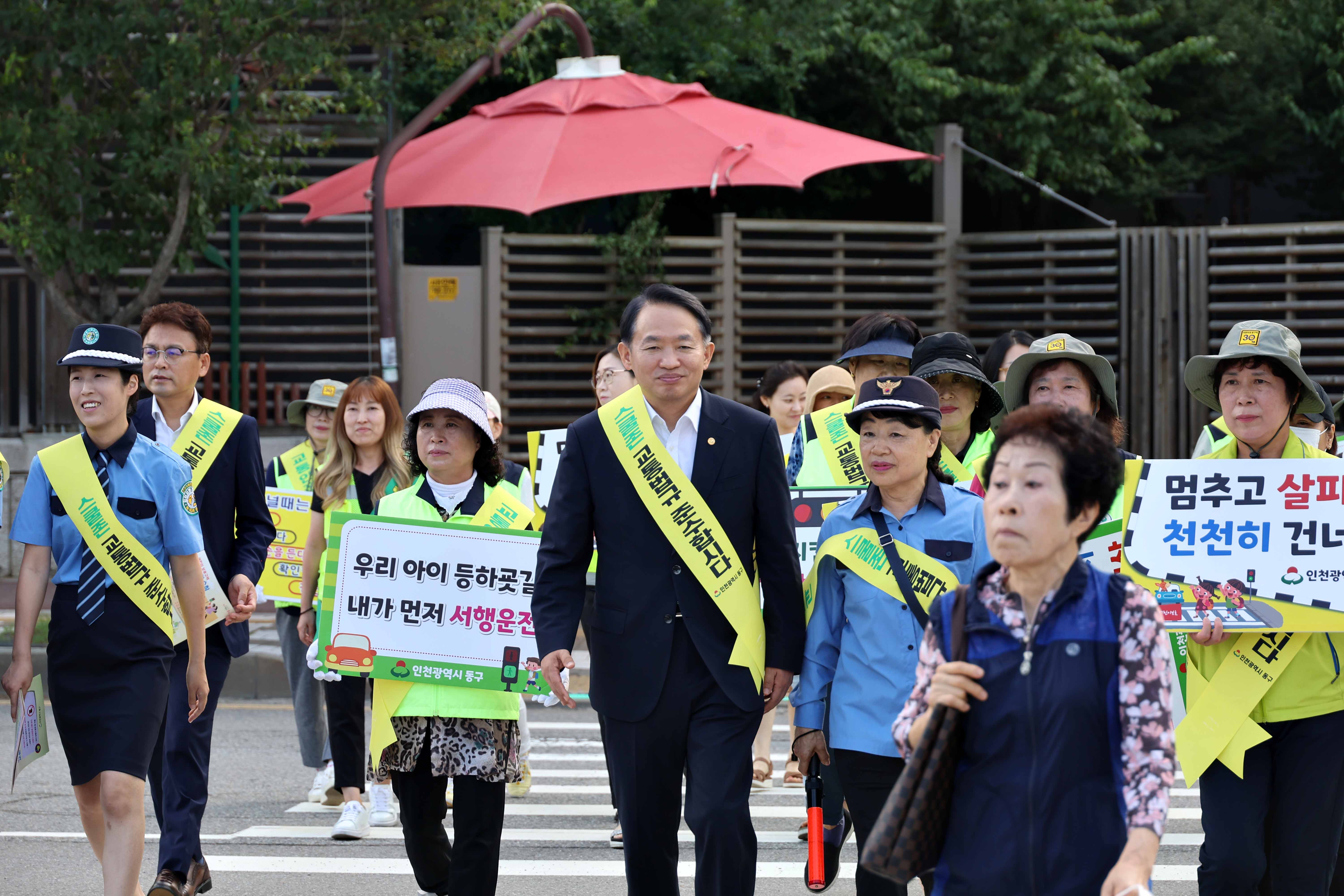20240701_현장_릴레이_소통행정_교통안전_캠페인4.jpg 이미지