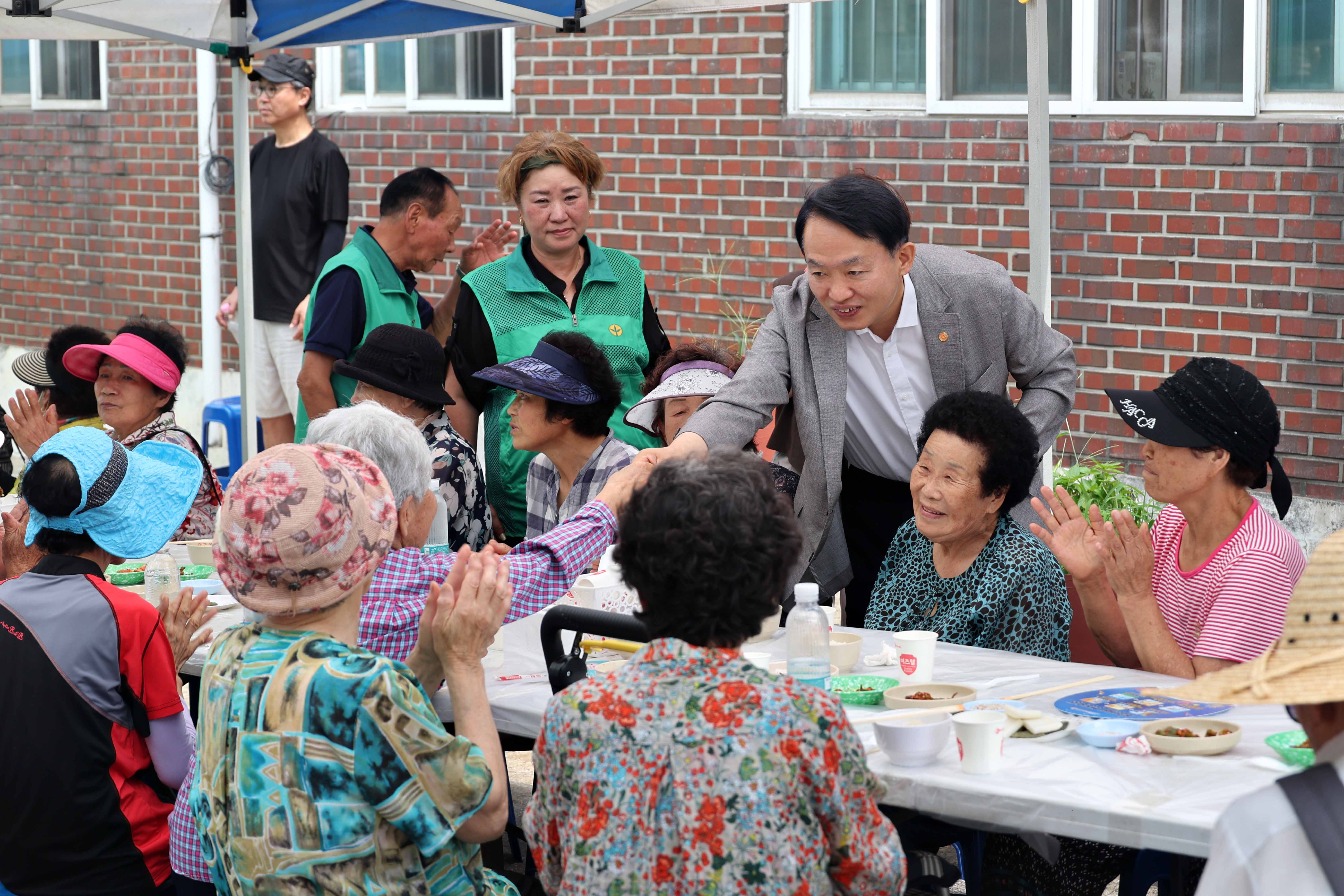20240715_금창동_삼계탕_나눔_행사3.jpg 이미지