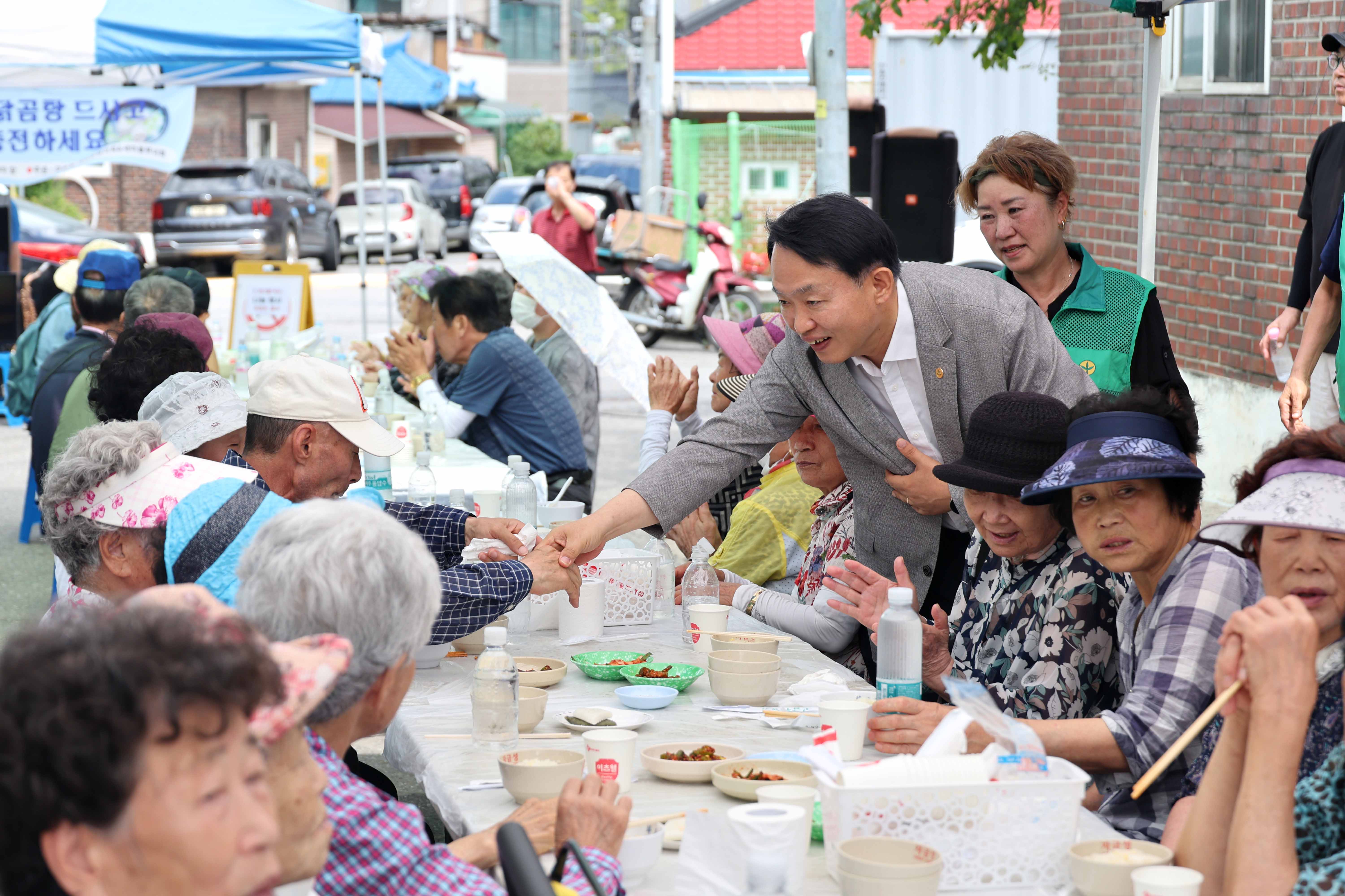 20240715_금창동_삼계탕_나눔_행사4.jpg 이미지