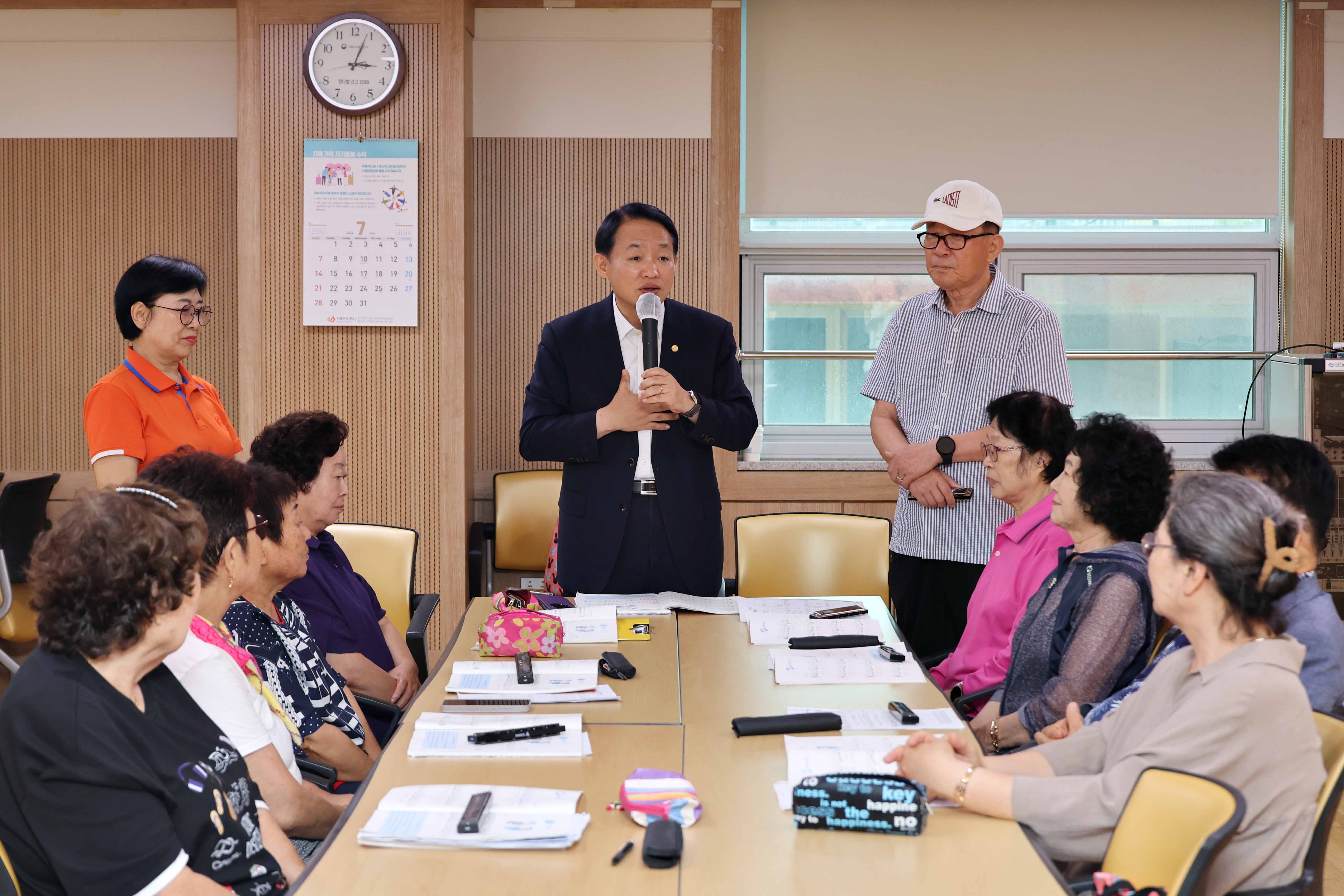 20240717_노인복지관_노인대학_하모니카_교실5.jpg 이미지
