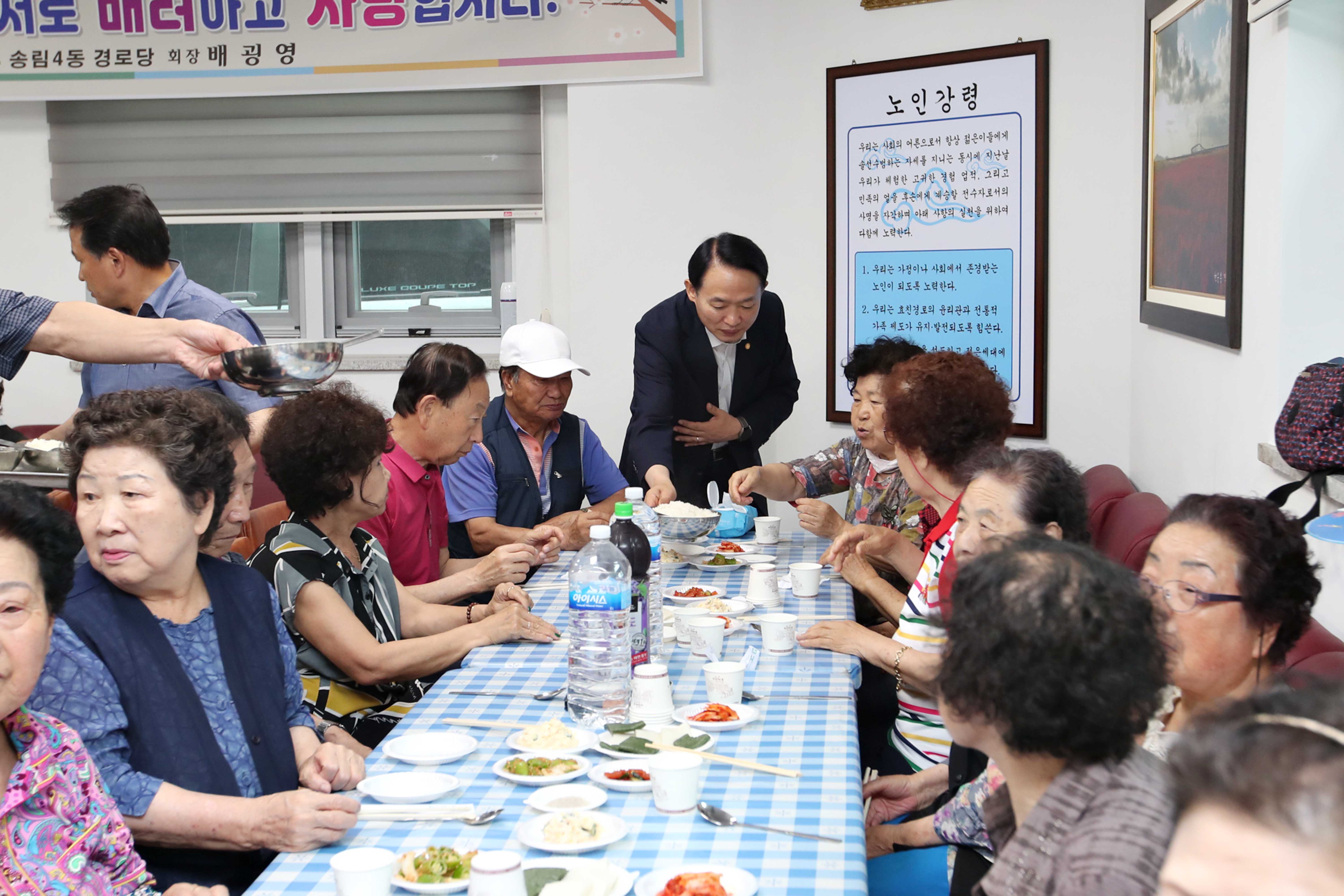 20240717_송림4동_초복맞이_닭백숙_대접_행사2.jpg 이미지