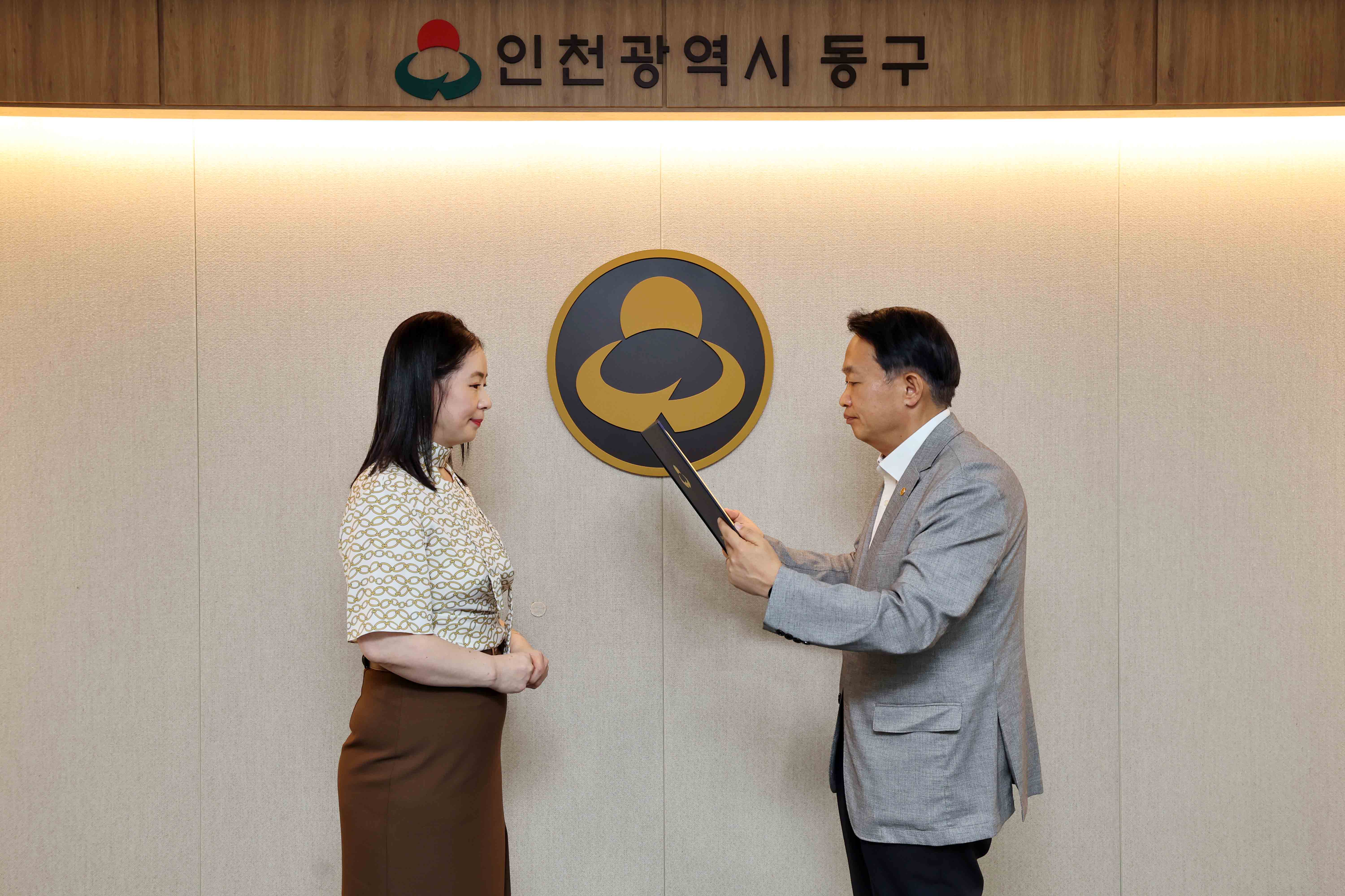 20240722_국공립_화평어린이집_위탁계약증서_수여식2.jpg 이미지