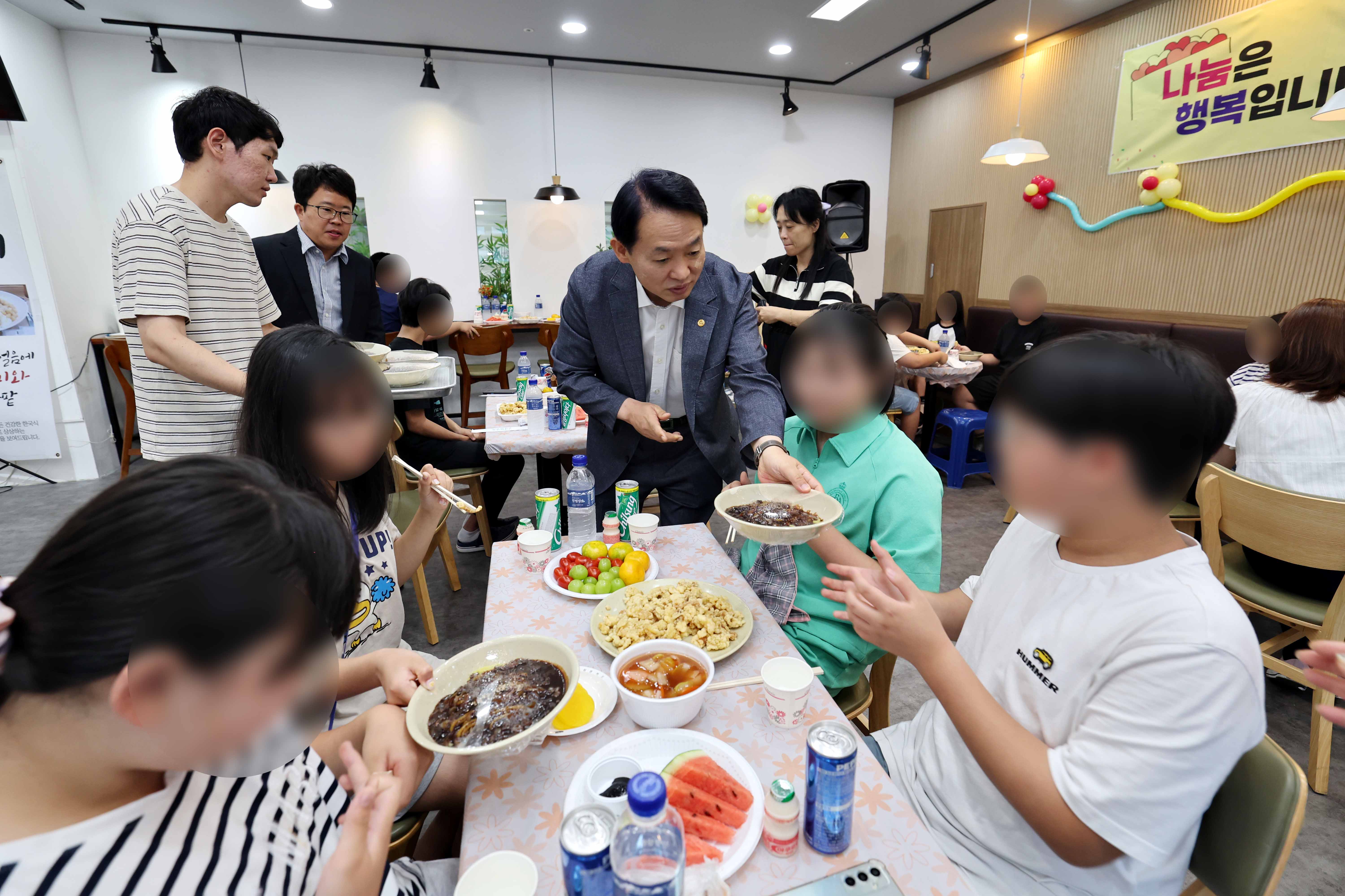 20240729_송림2동_짜장면_나눔행사2.jpg 이미지