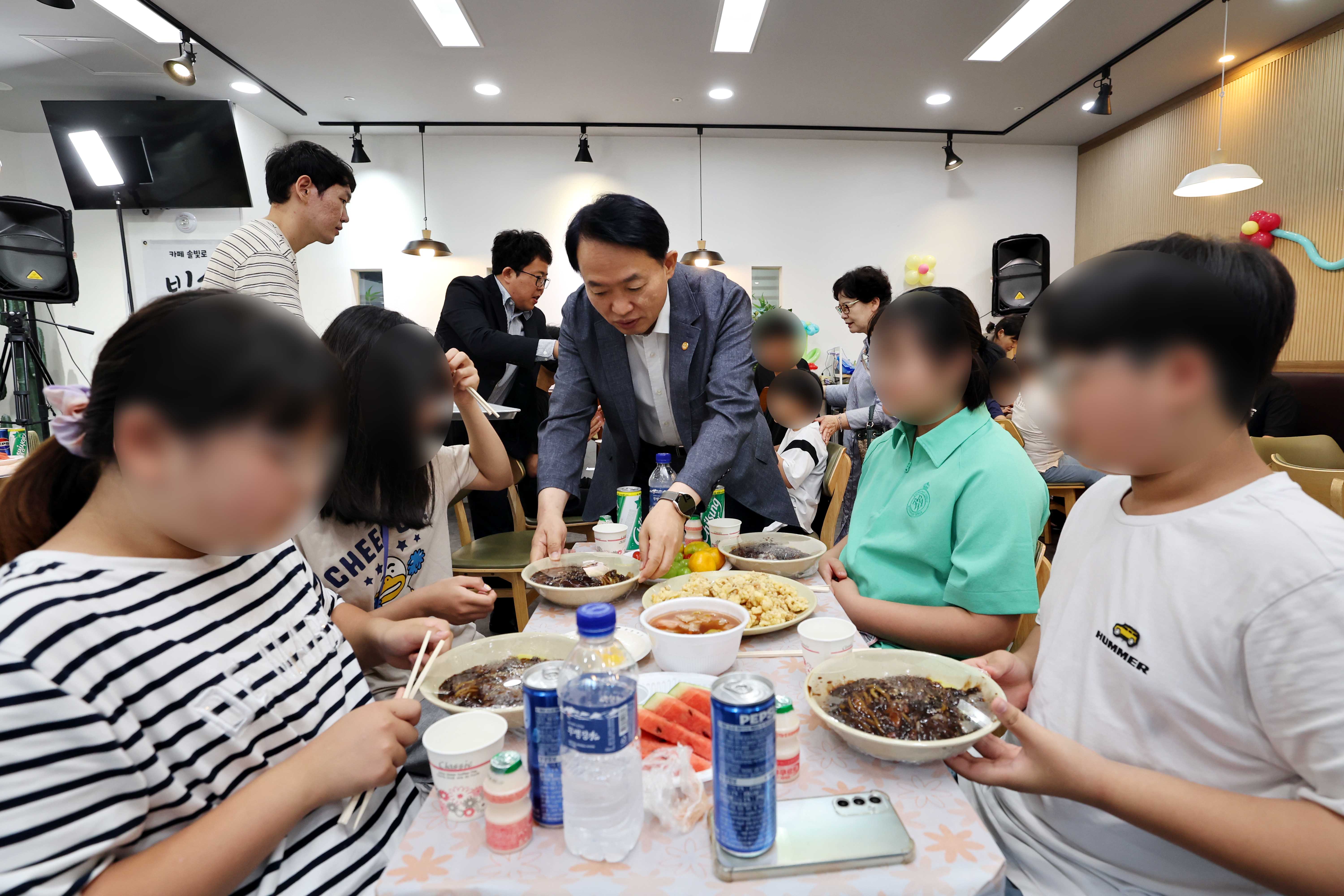 20240729_송림2동_짜장면_나눔행사6.jpg 이미지