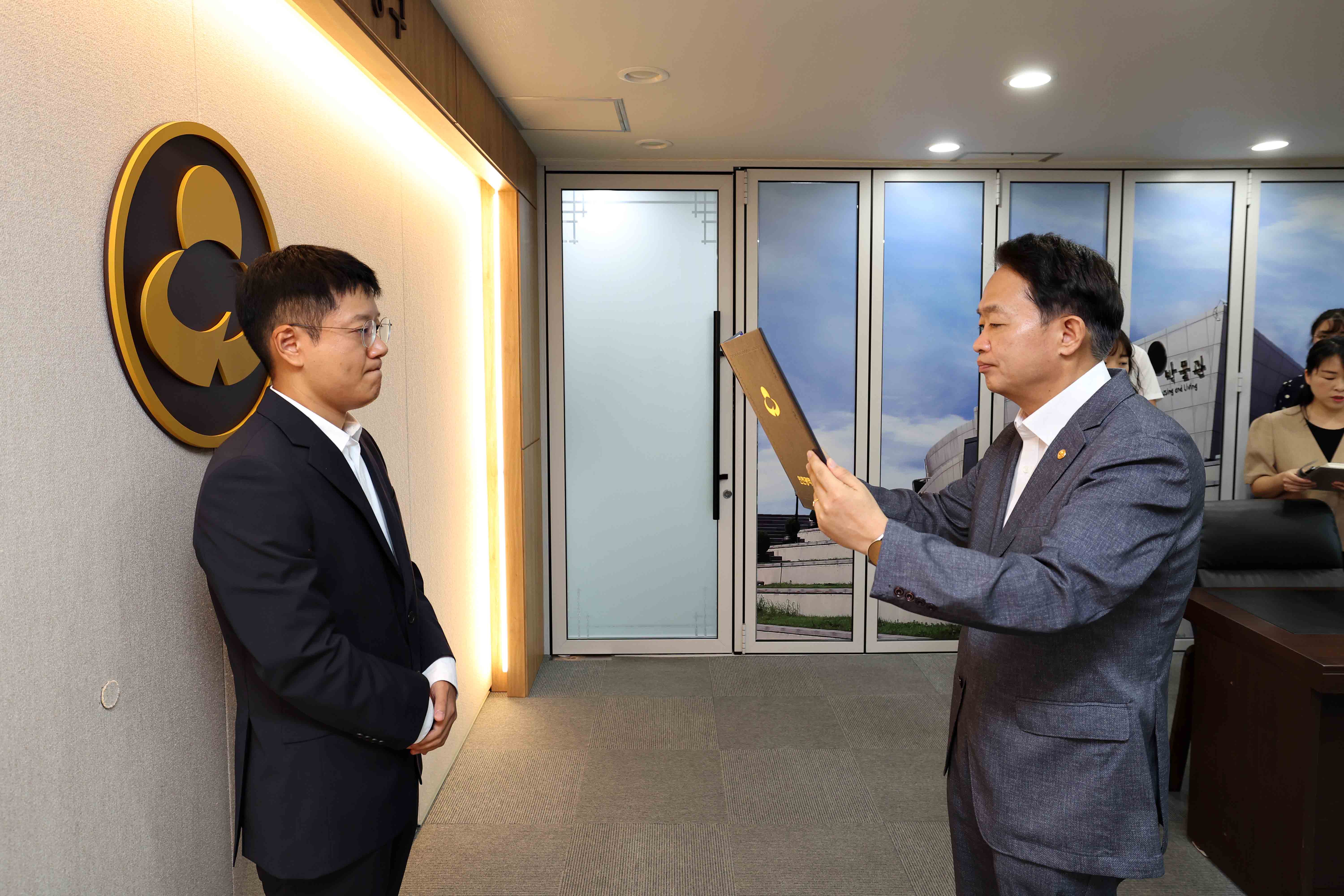 20240812_임용장_수여식2.jpg 이미지