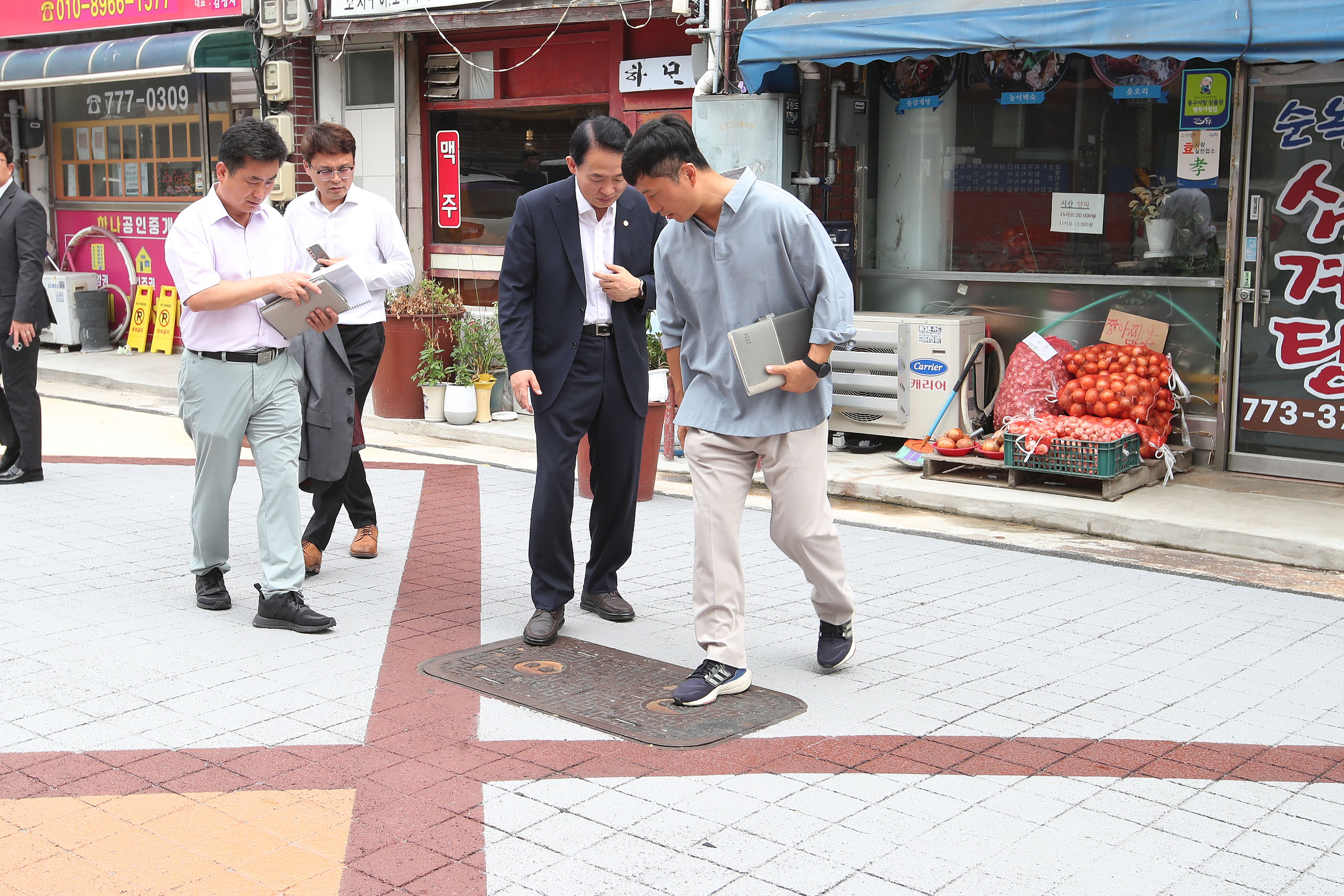 20240826_송림2동_일원_도로환경_정비공사_현장방문_2.jpg 이미지