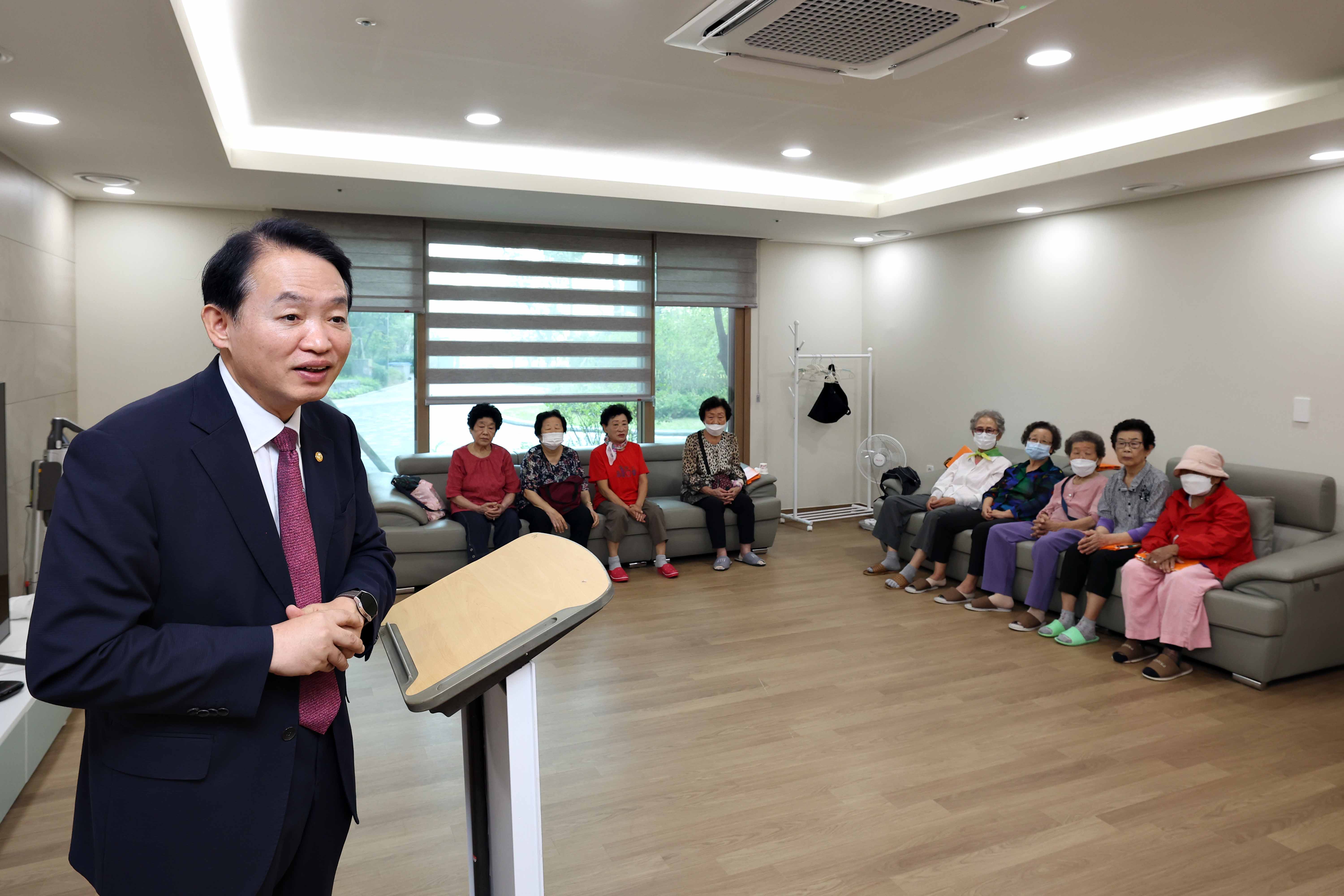 20240904_추석맞이_경로당_방문3.jpg 이미지