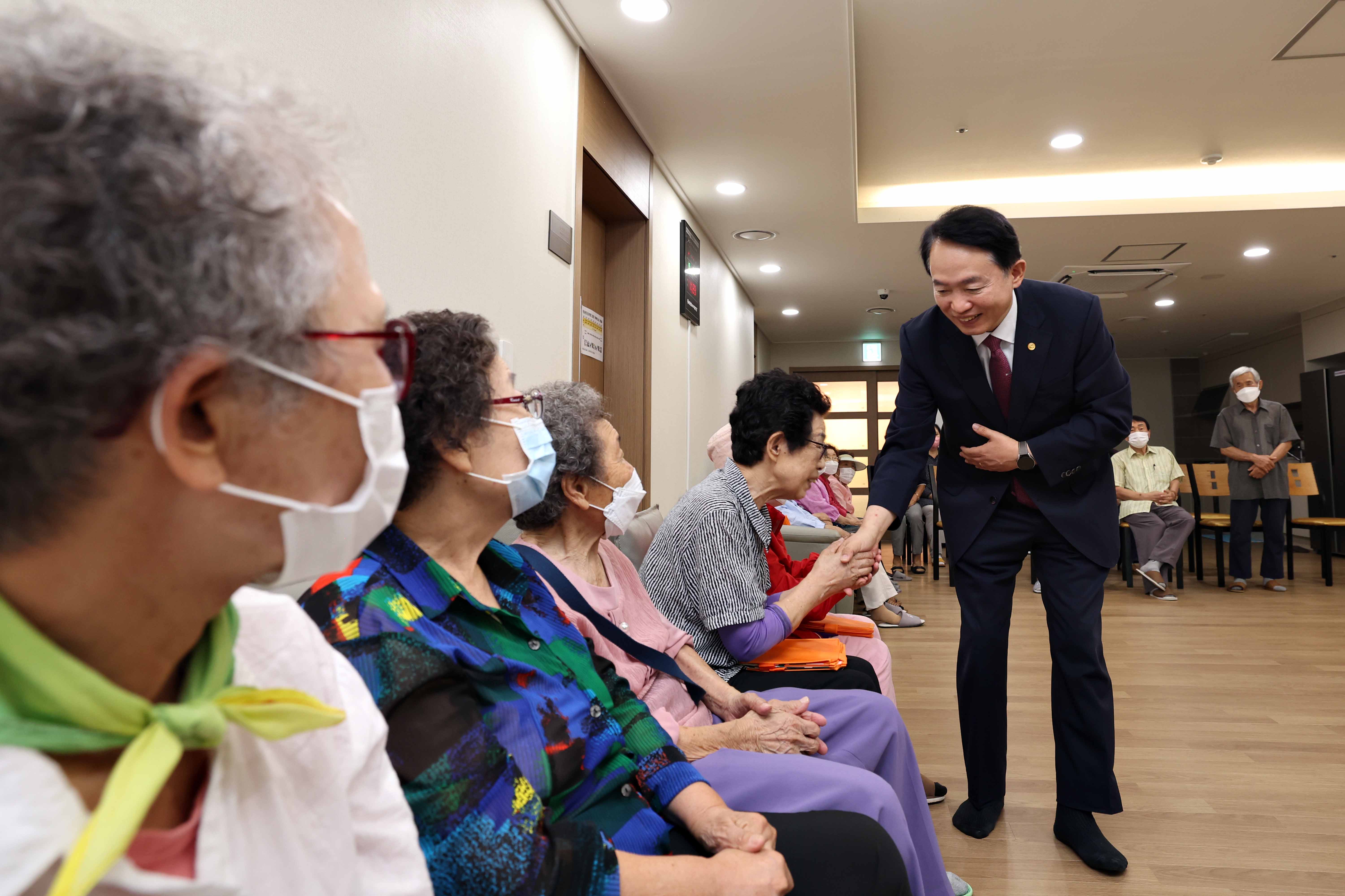 20240904_추석맞이_경로당_방문5.jpg 이미지