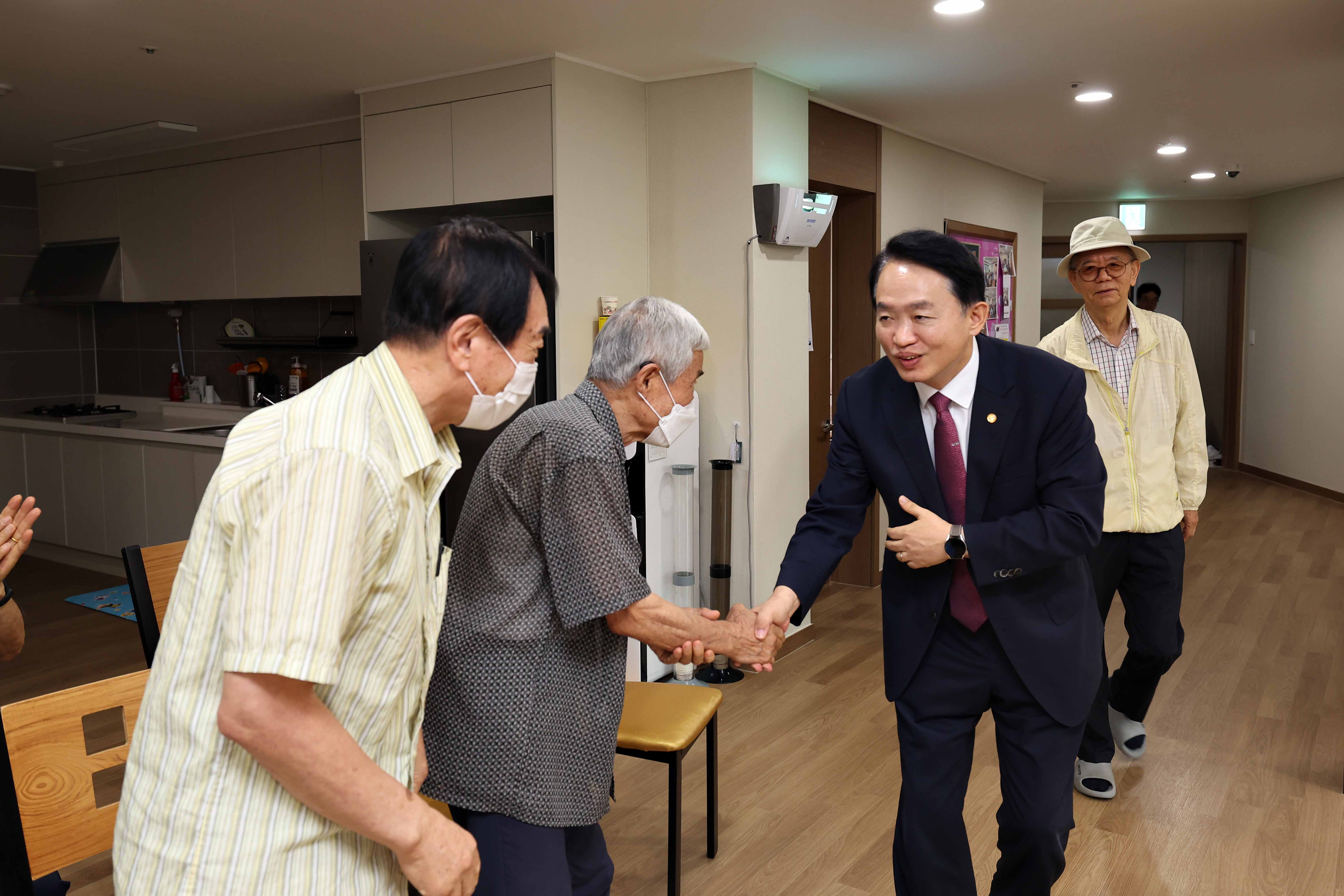 20240904_추석맞이_경로당_방문6.jpg 이미지