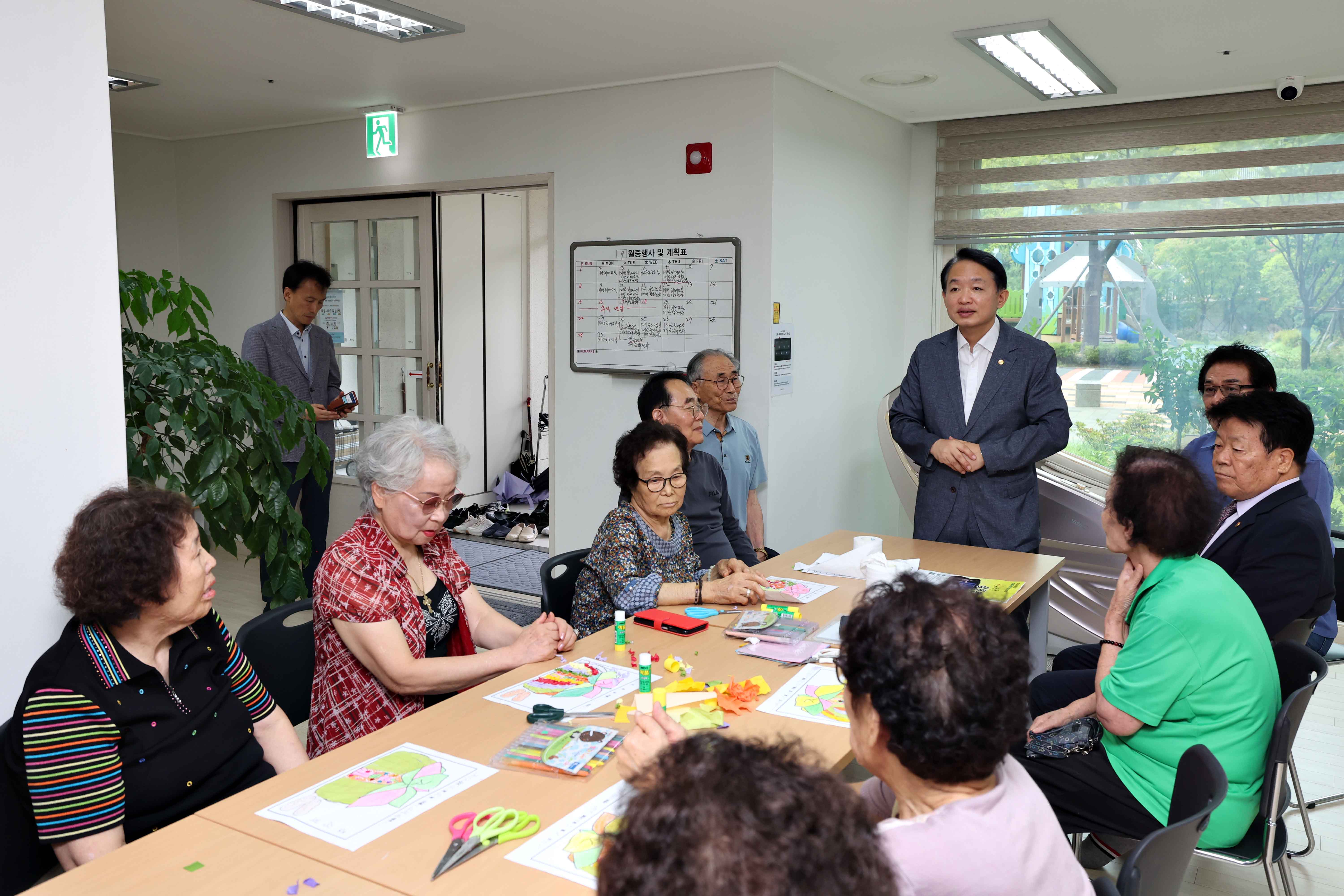 20240905_추석맞이_경로당_방문10.jpg 이미지