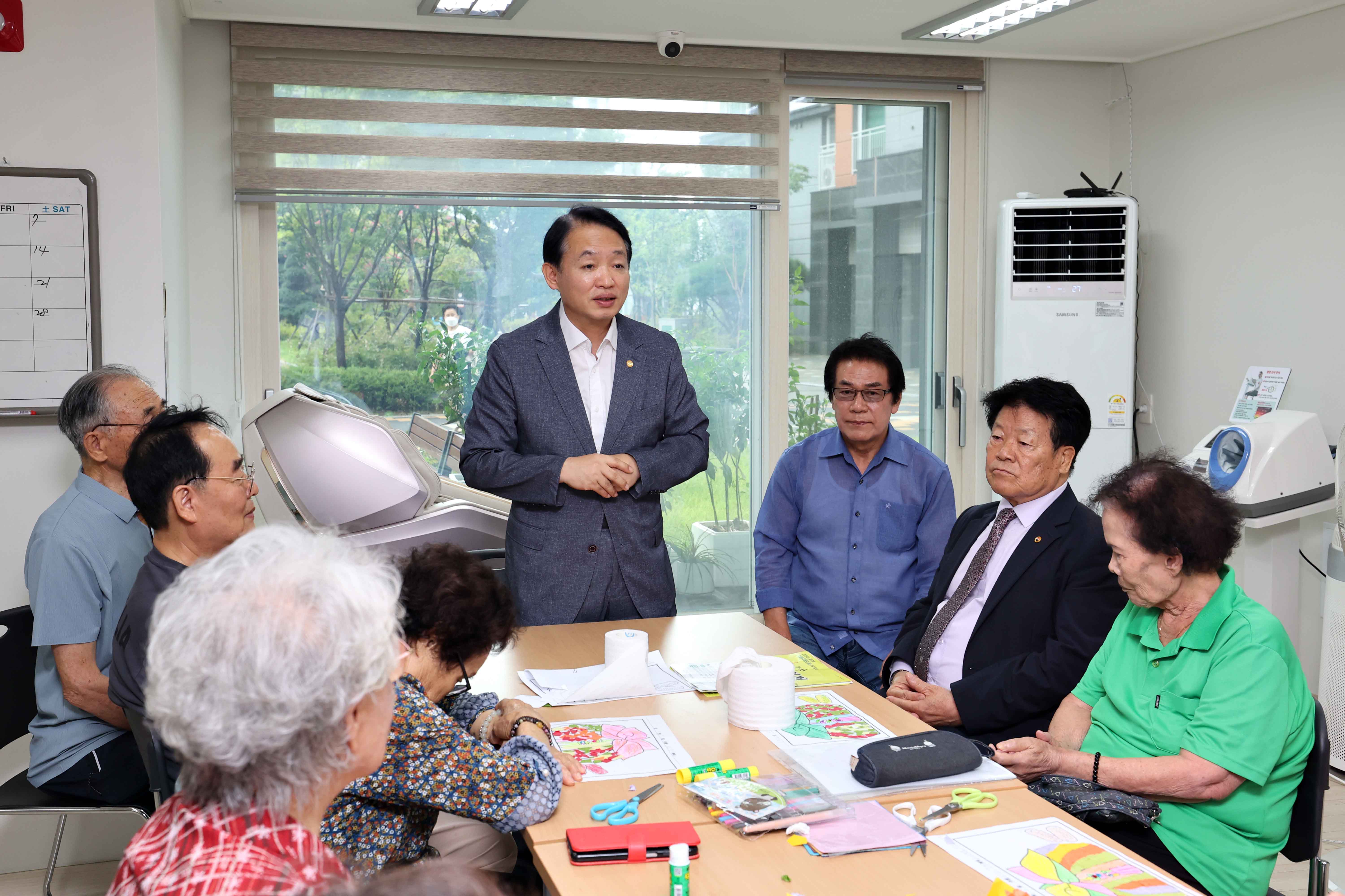 20240905_추석맞이_경로당_방문12.jpg 이미지