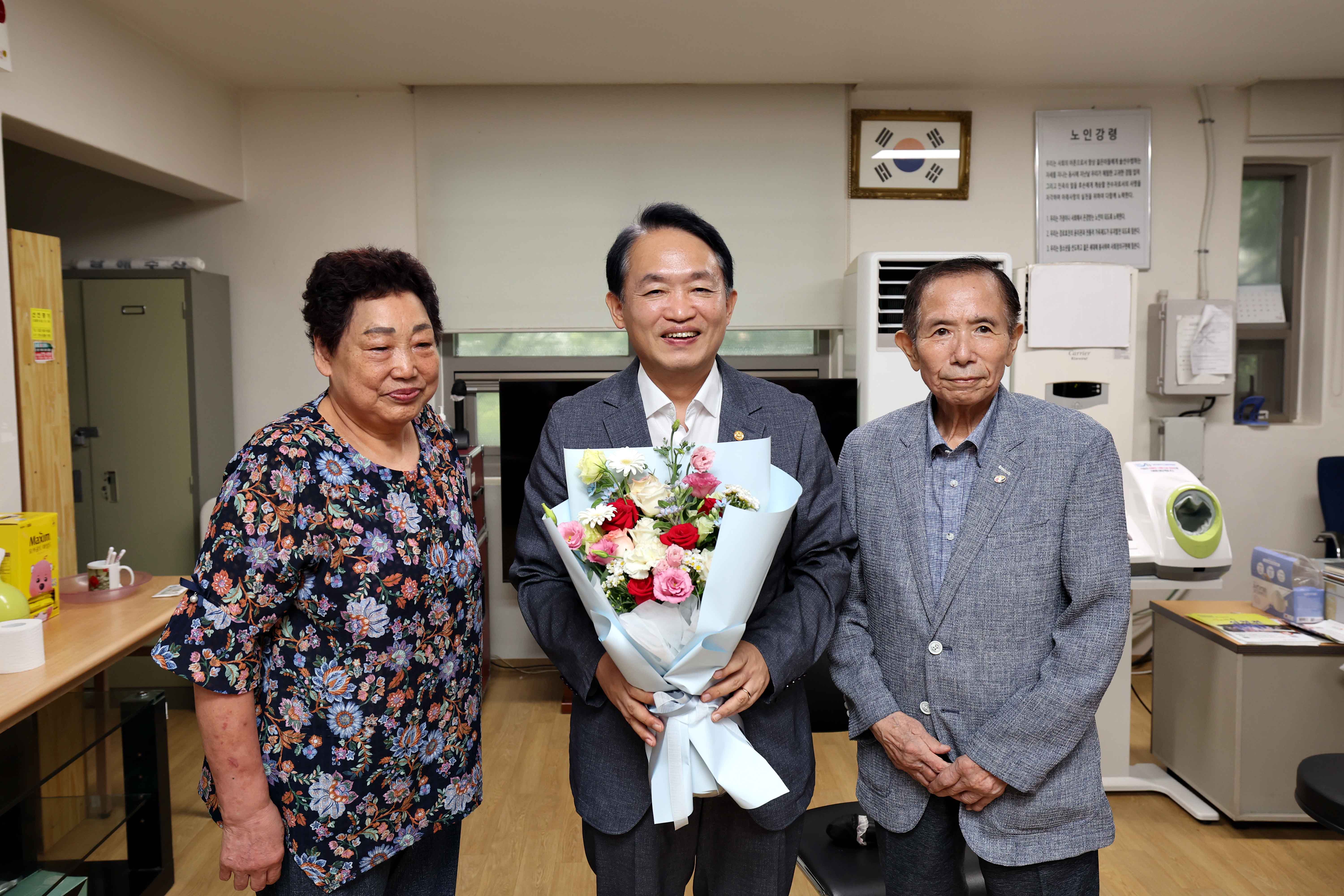 20240905_추석맞이_경로당_방문5.jpg 이미지
