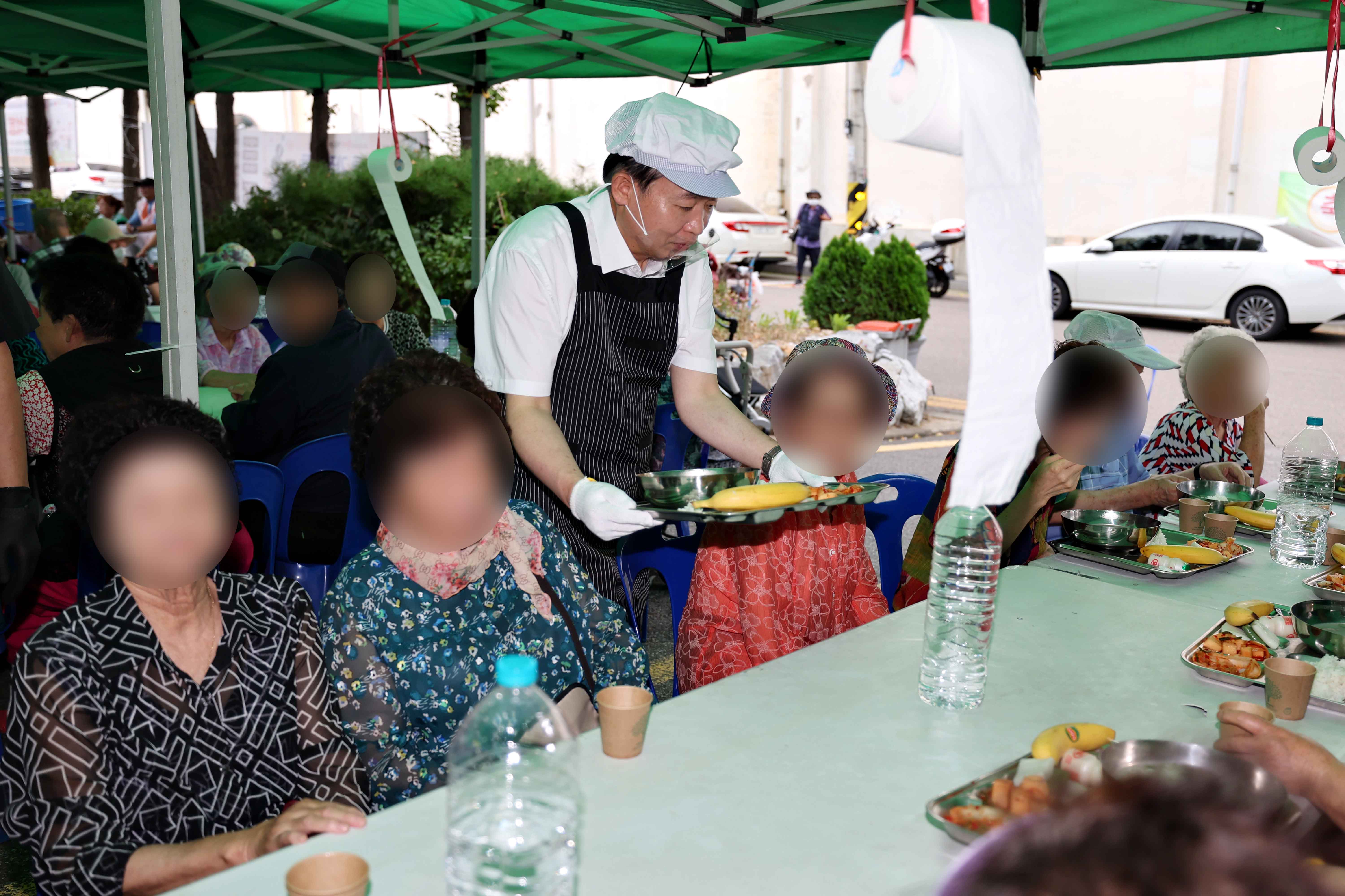 20240905_동구자원봉사센터_사랑의_밥차6.jpg 이미지