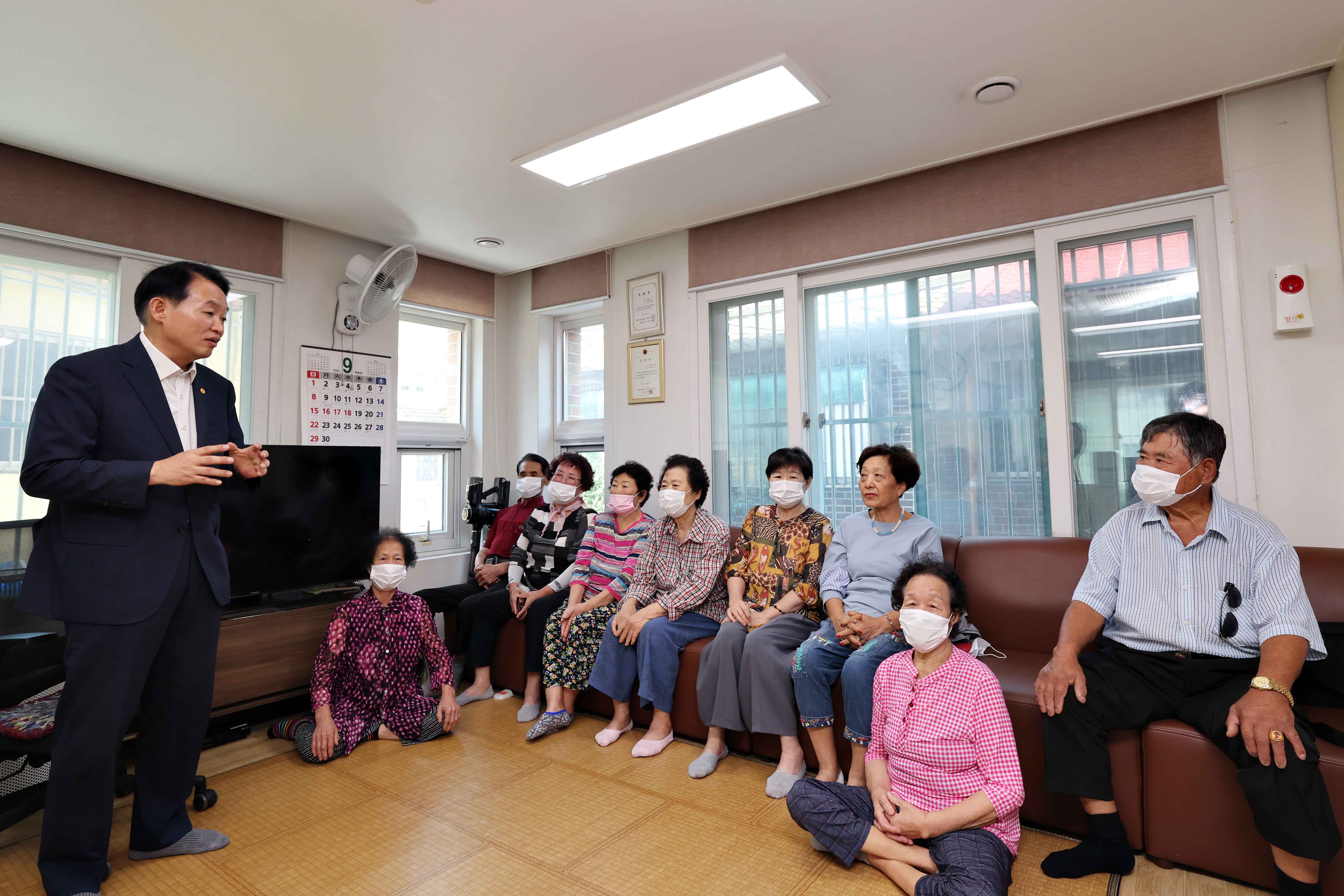 20240909_추석맞이_경로당_방문1.jpg 이미지