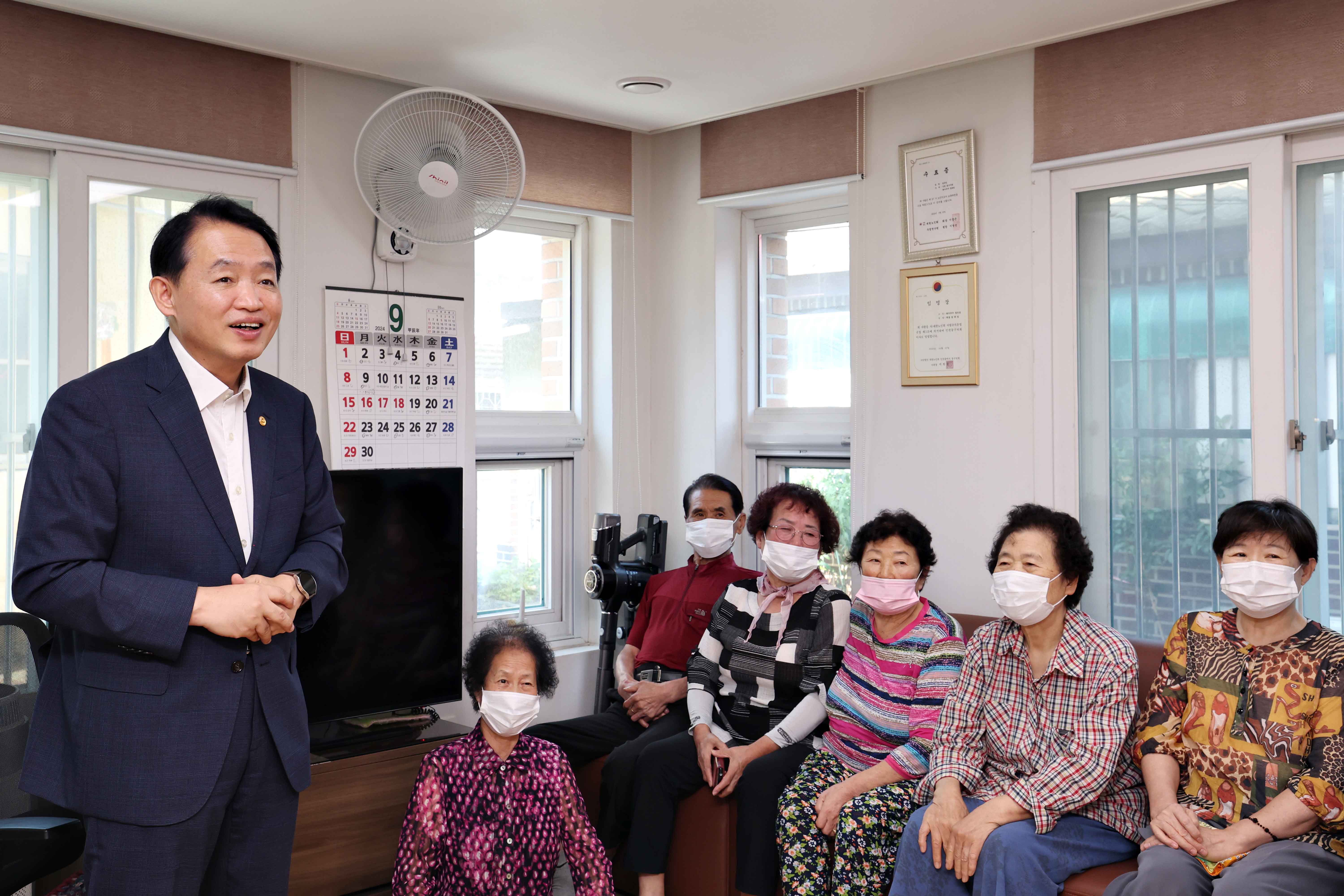 20240909_추석맞이_경로당_방문4.jpg 이미지