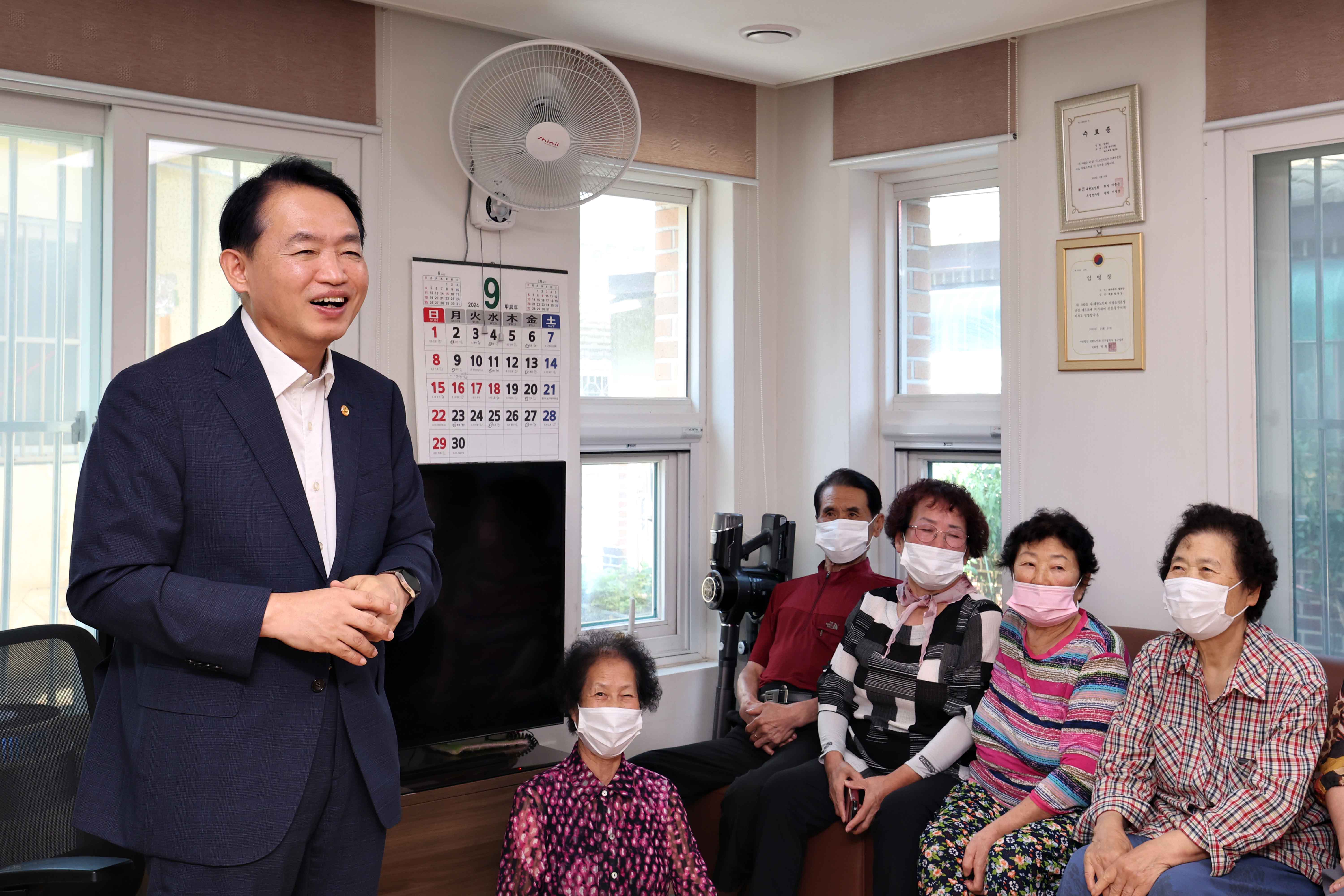 20240909_추석맞이_경로당_방문5.jpg 이미지