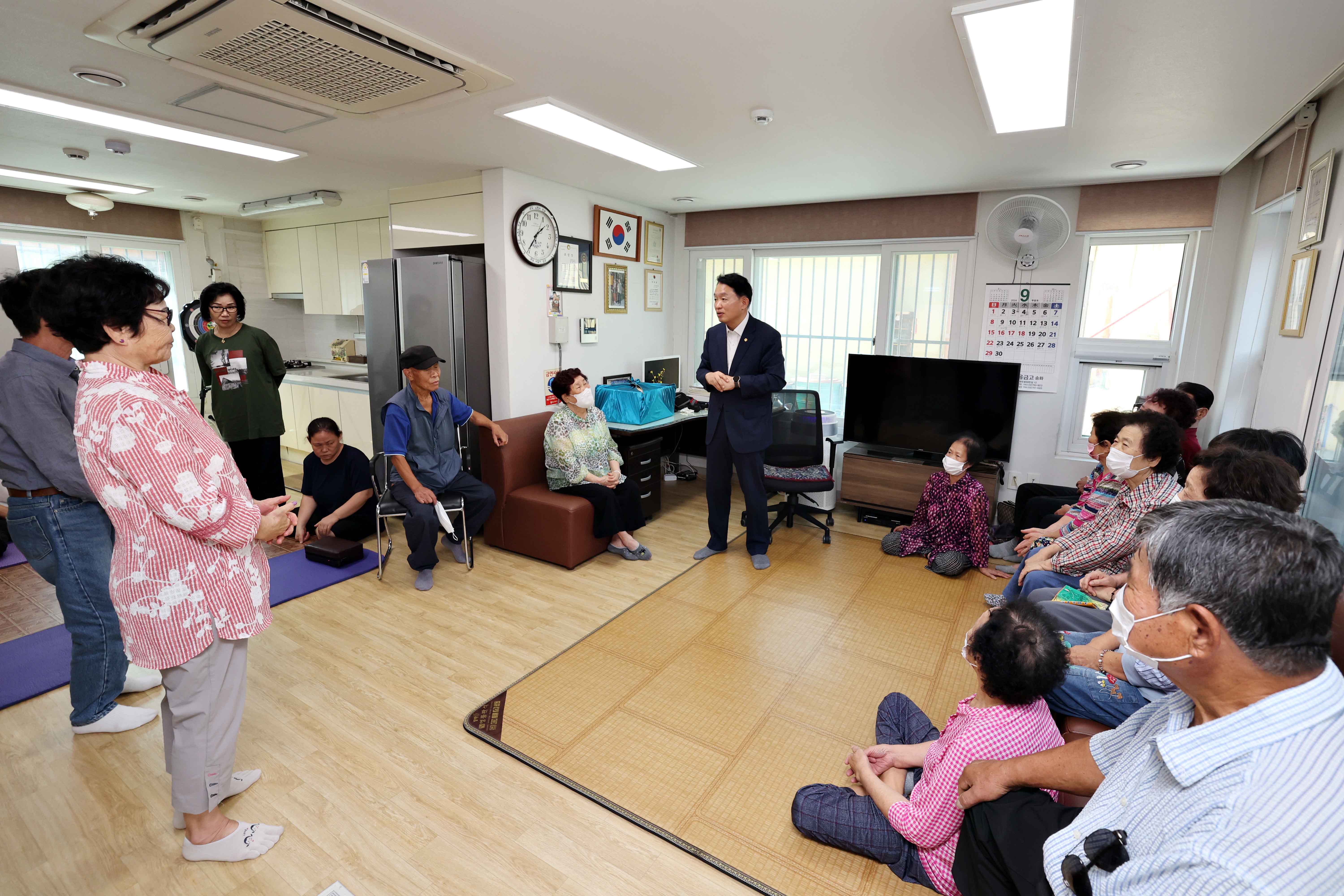 20240909_추석맞이_경로당_방문7.jpg 이미지