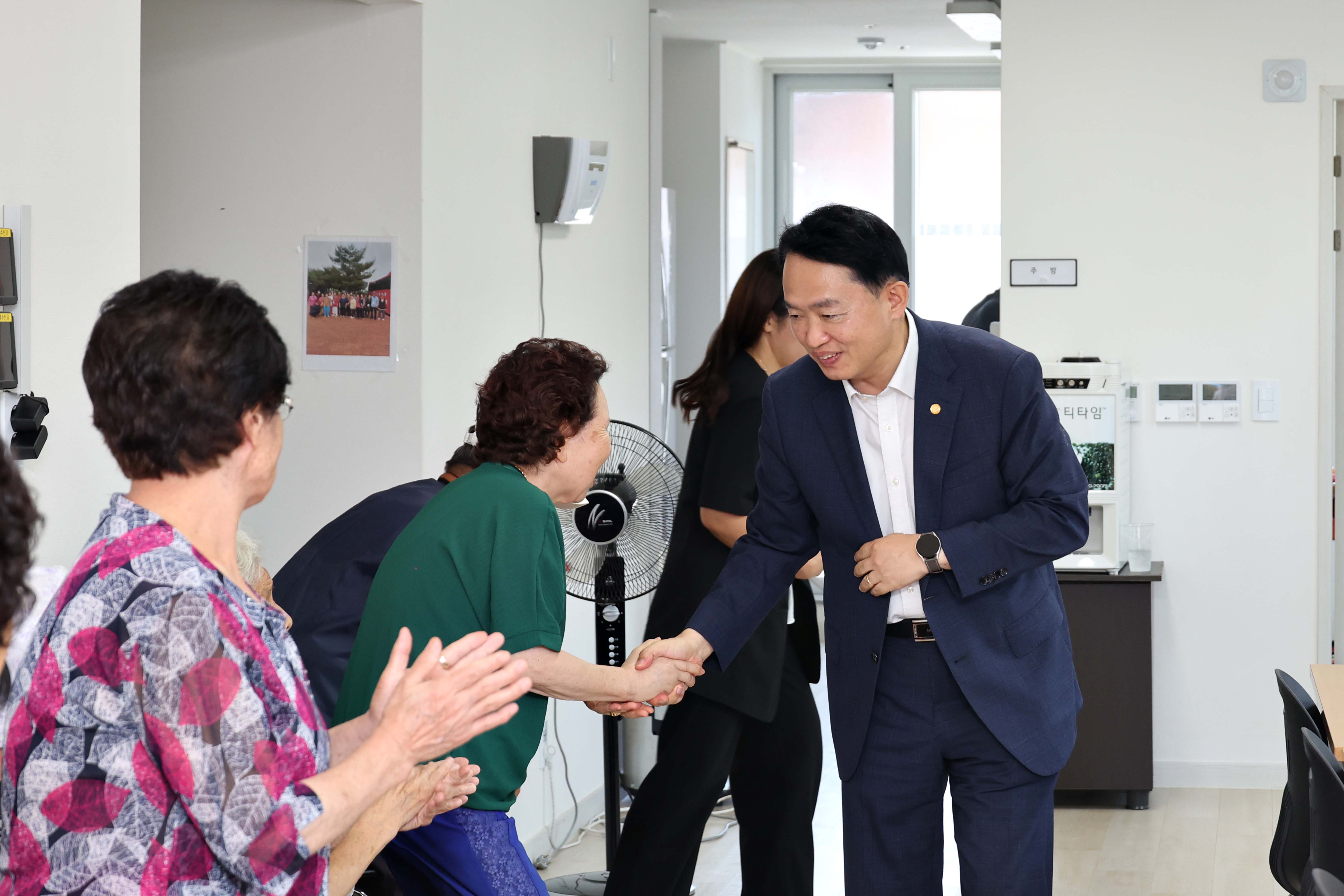 20240909_추석맞이_경로당_방문8.jpg 이미지