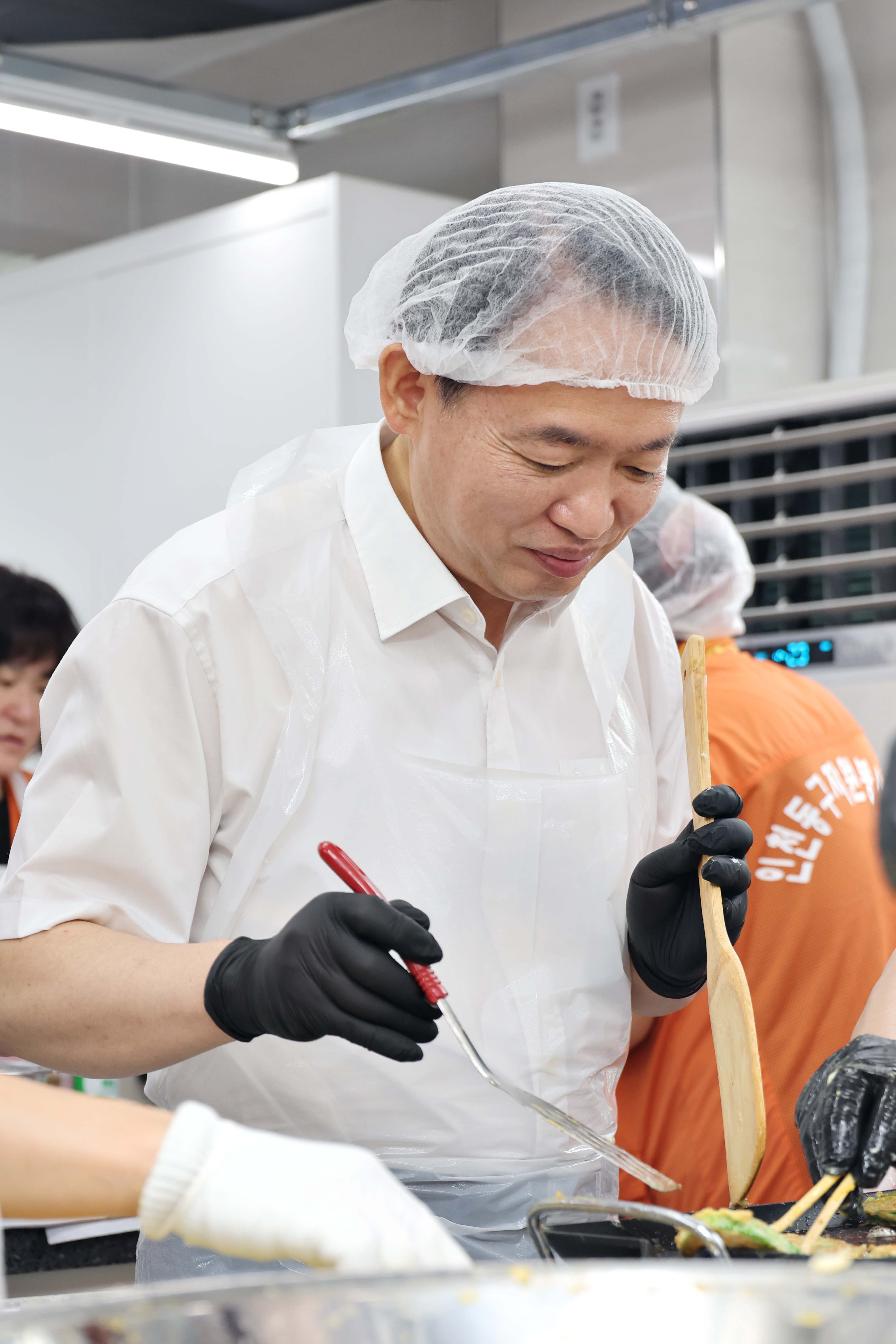 20240912_동구자원봉사센터_이심전심_명절_음식_나눔14.jpg 이미지