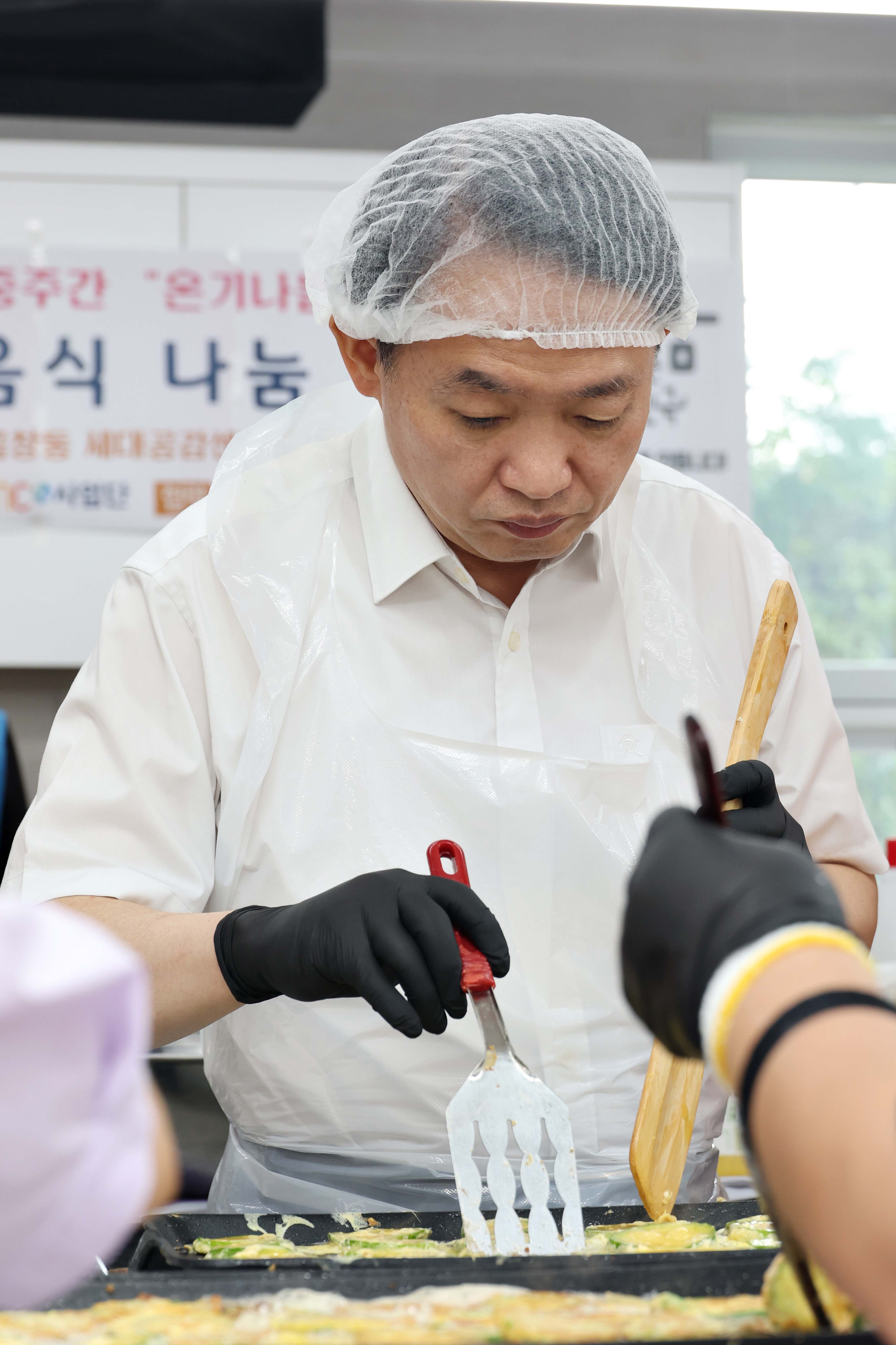 20240912_동구자원봉사센터_이심전심_명절_음식_나눔15.jpg 이미지