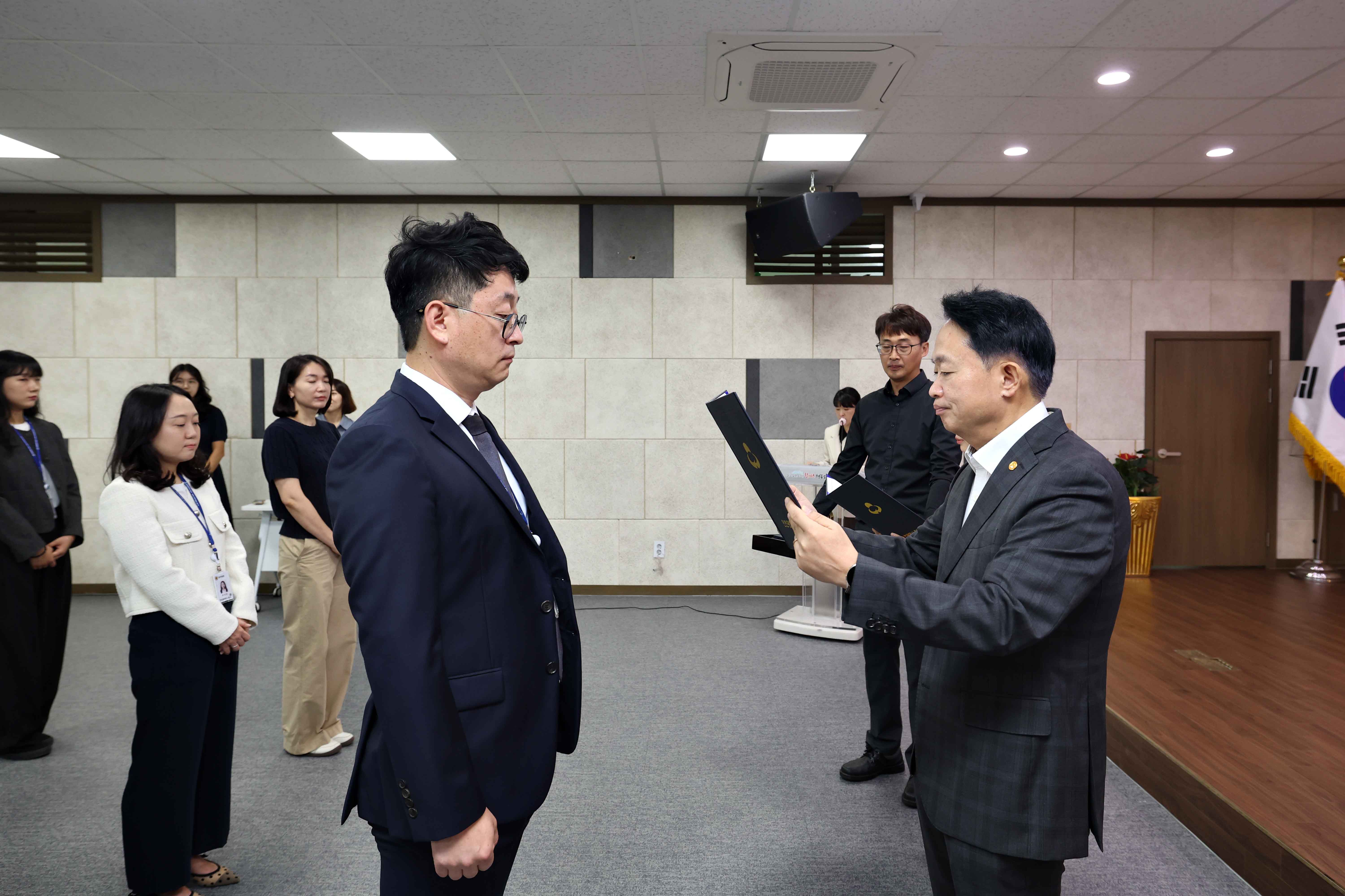20240927_임용장_수여식2.jpg 이미지