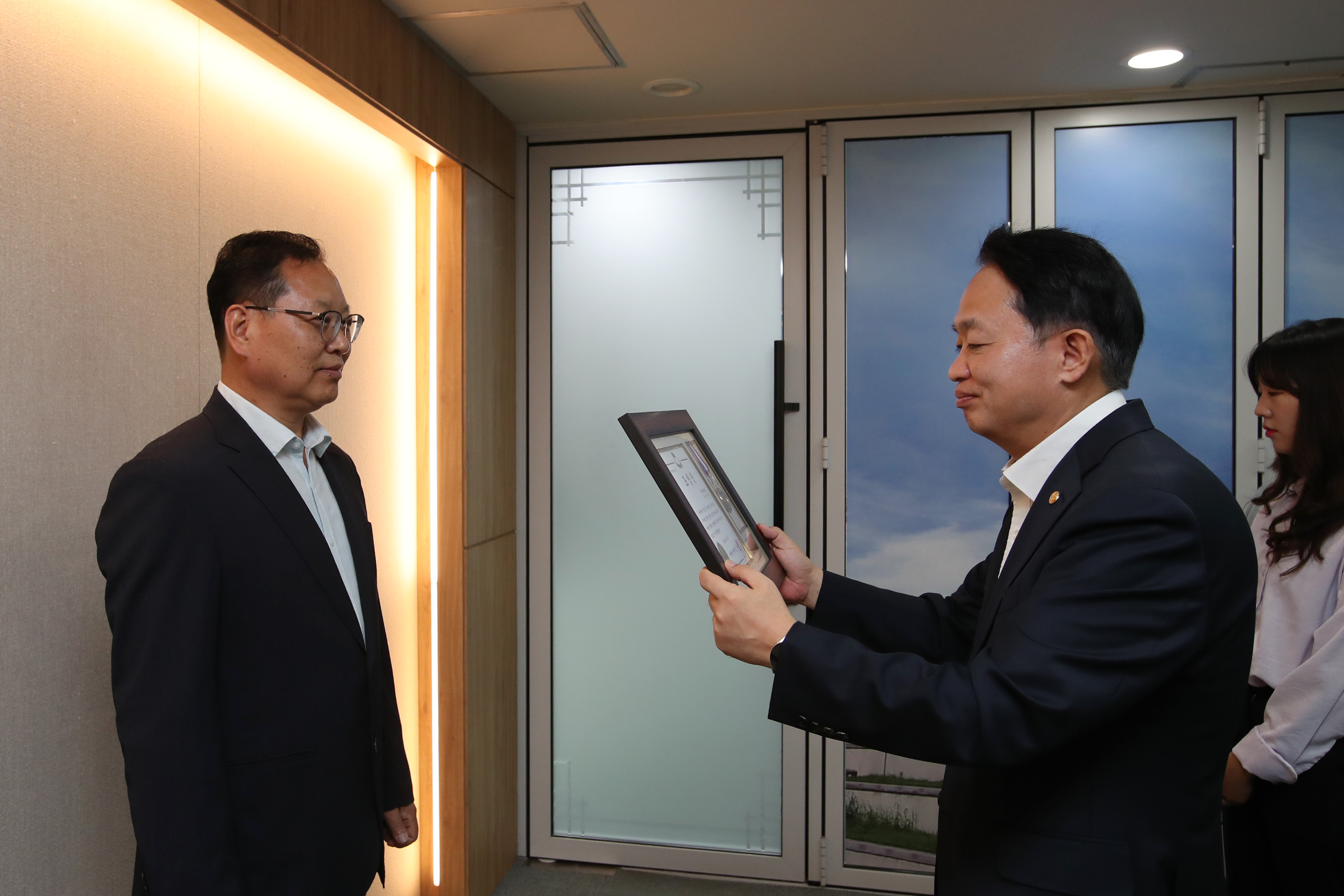 20241010_재향군인회_모범회원_표창_수여3.jpg 이미지