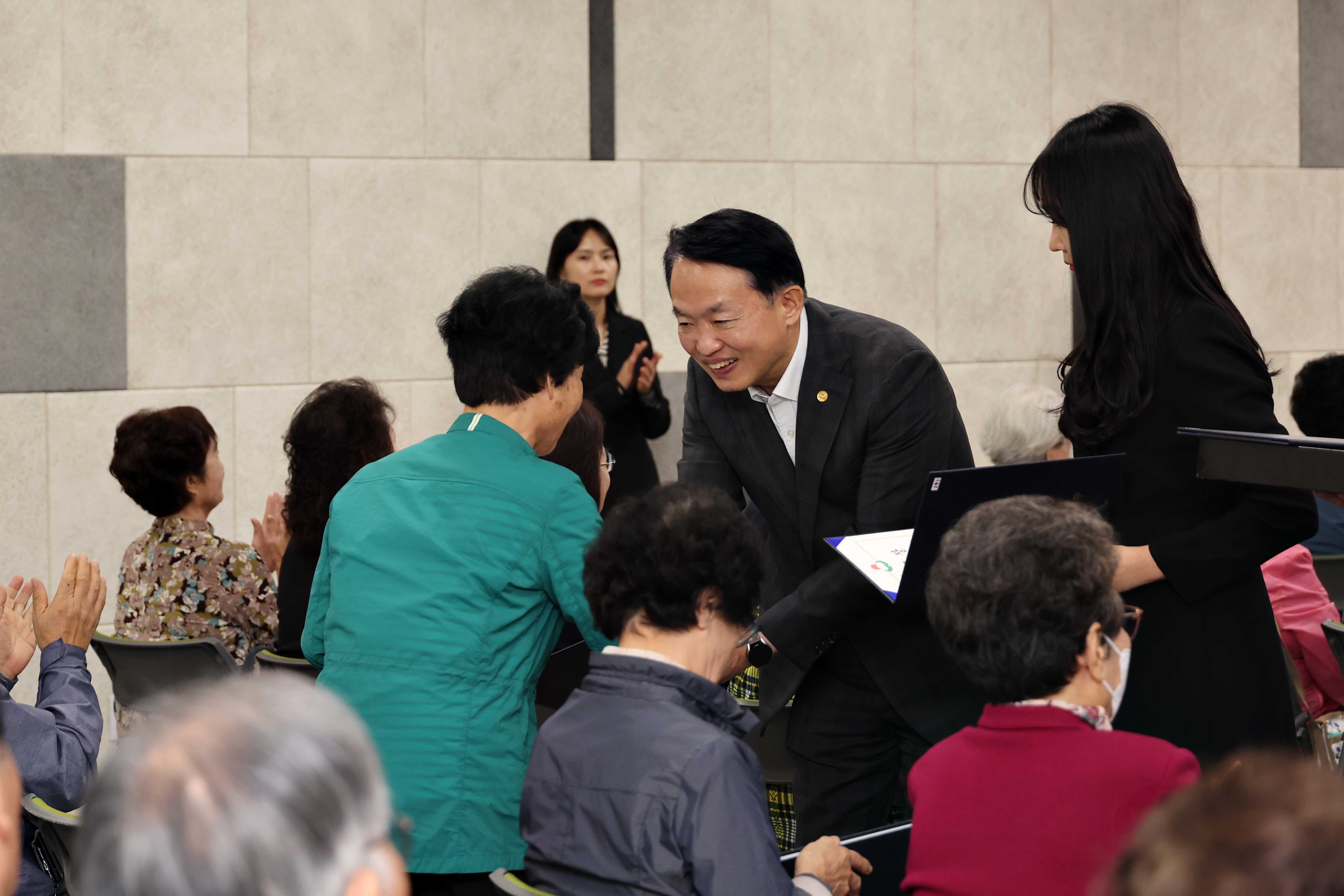 20241014_동구_지역봉사지도원_위촉식10.jpg 이미지
