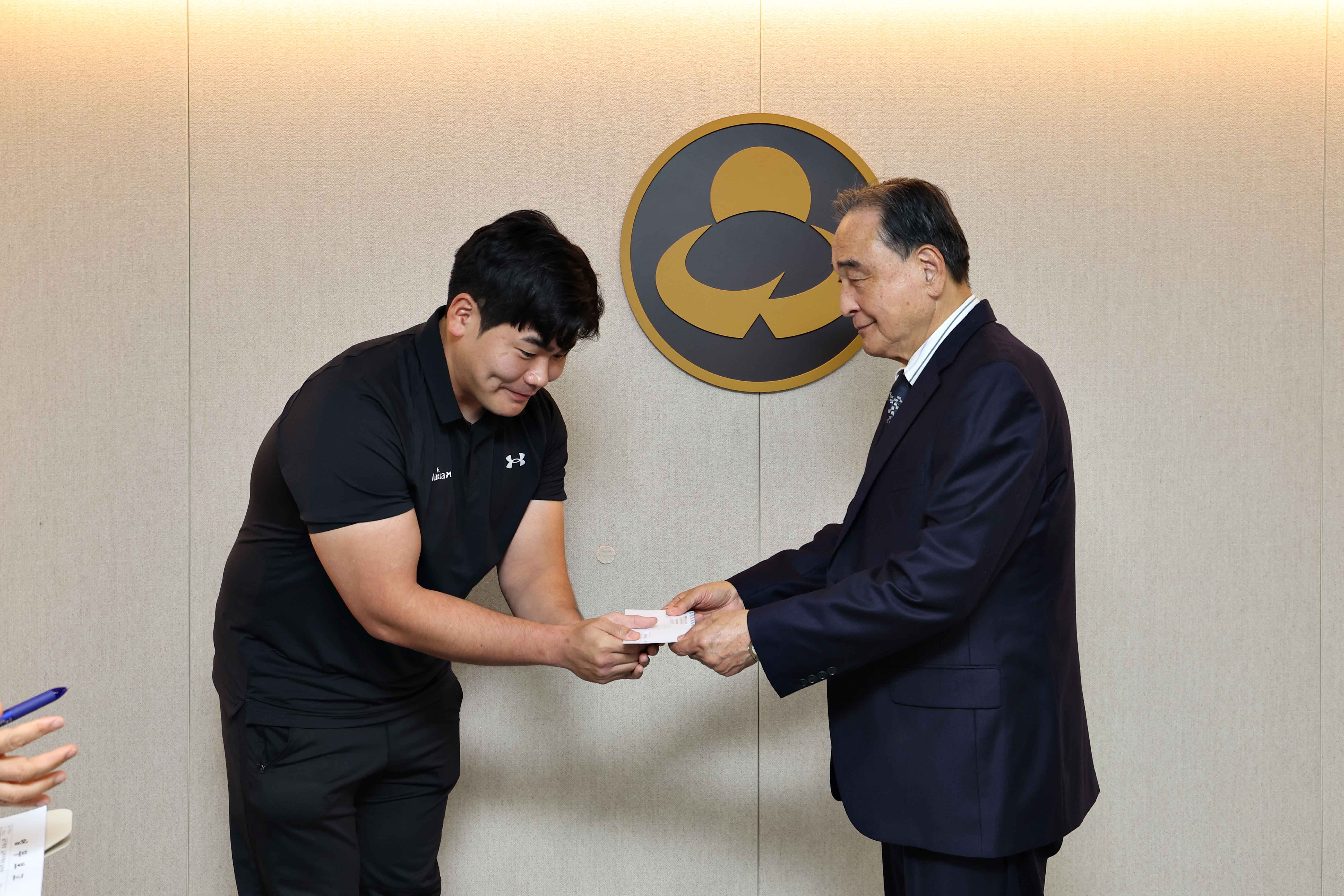 20241016_전국장애인체육대회_출전_선수_격려2.jpg 이미지