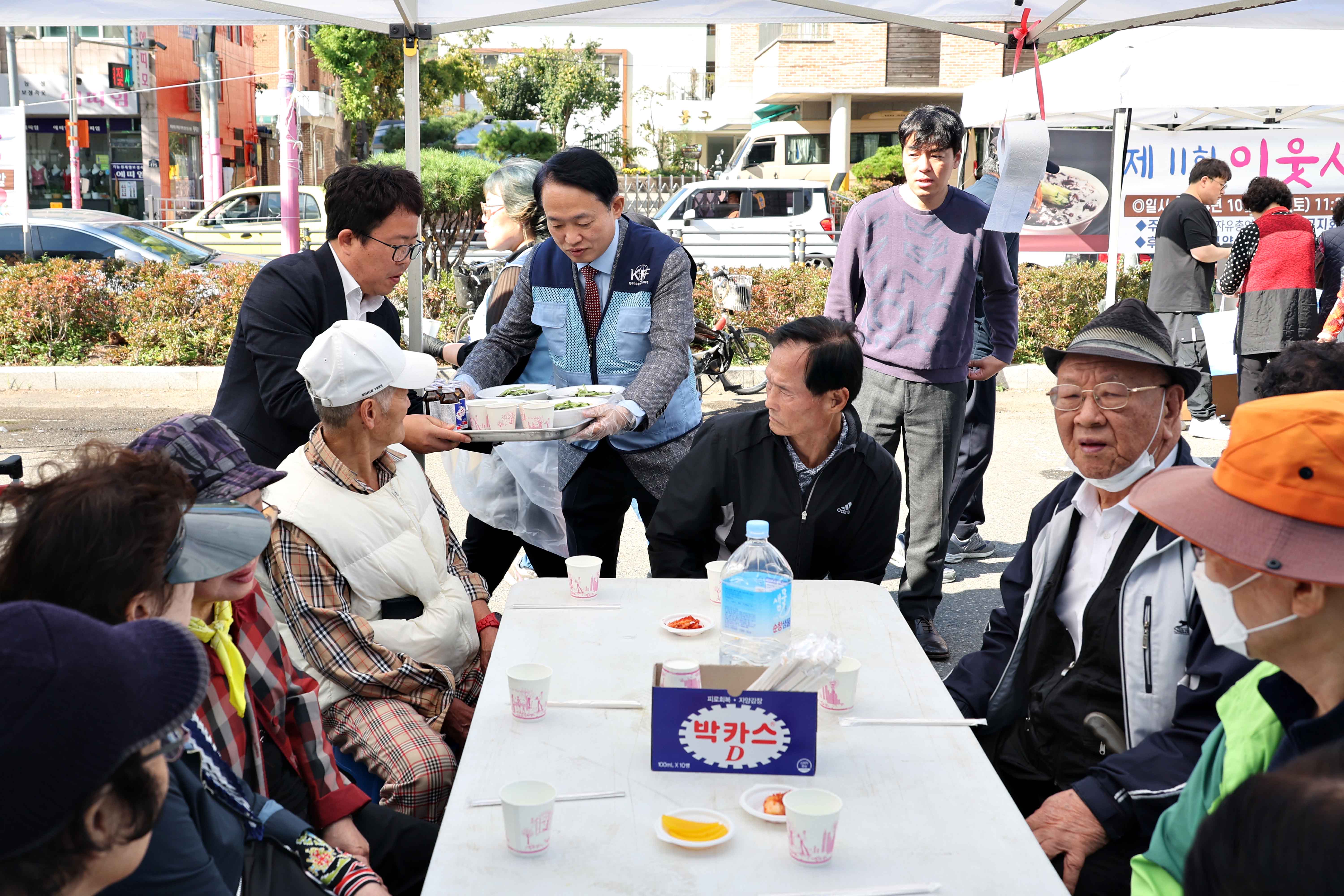 20241026_이웃사랑_자장면_나눔6.jpg 이미지