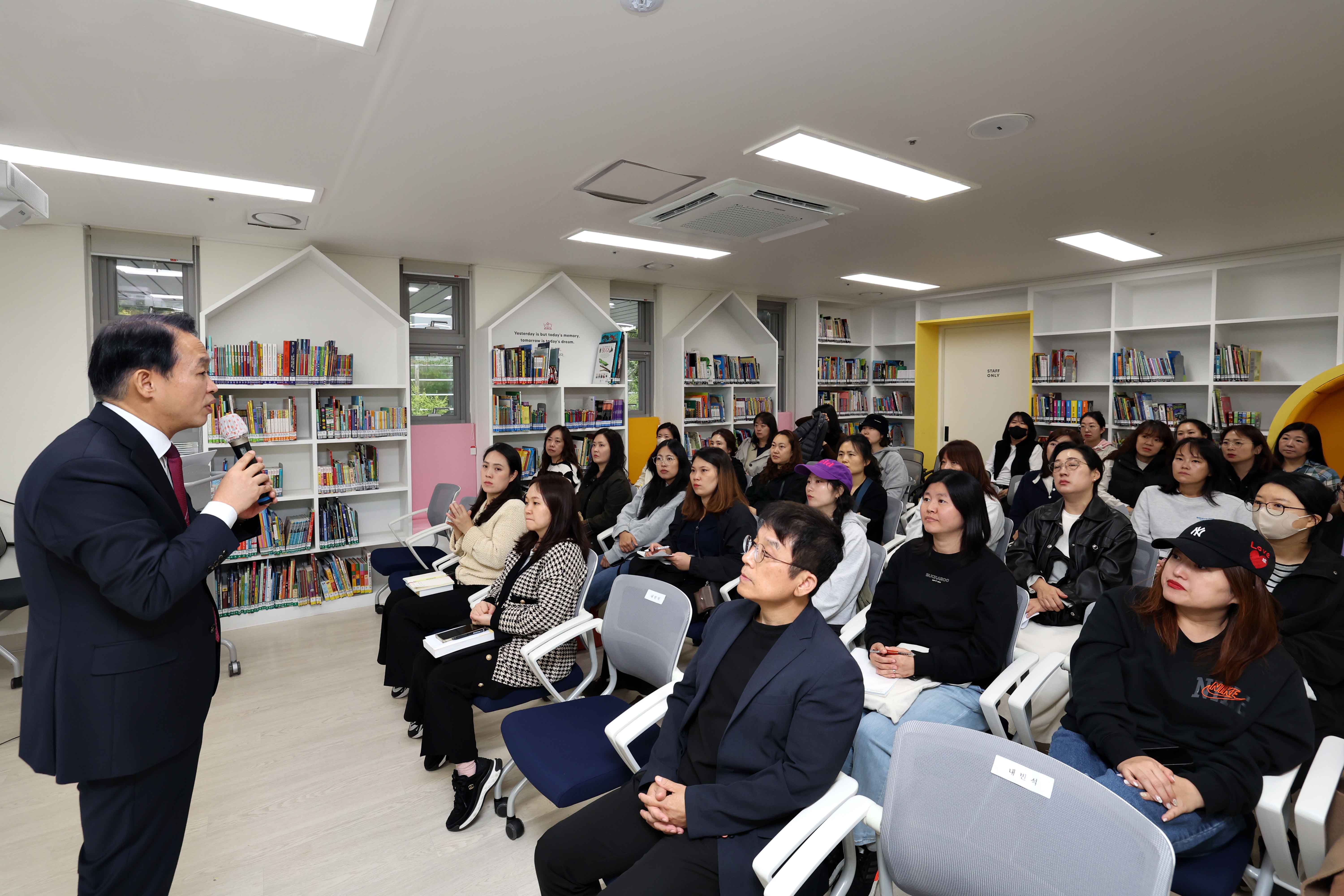 20241029_어린이영어도서관_명사특강6.jpg 이미지