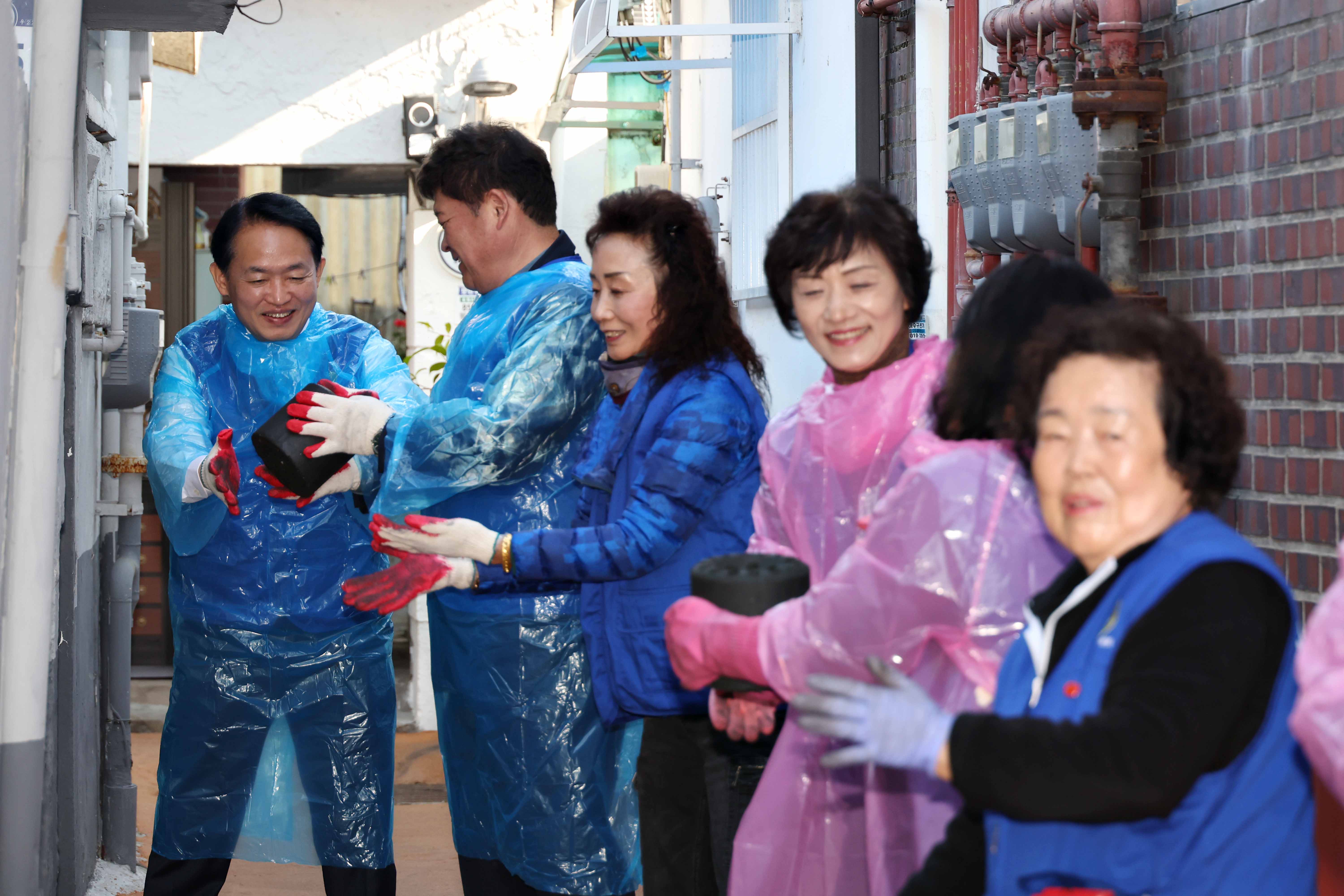 20241113_바르게살기운동_동구협의회_연탄나눔12.jpg 이미지